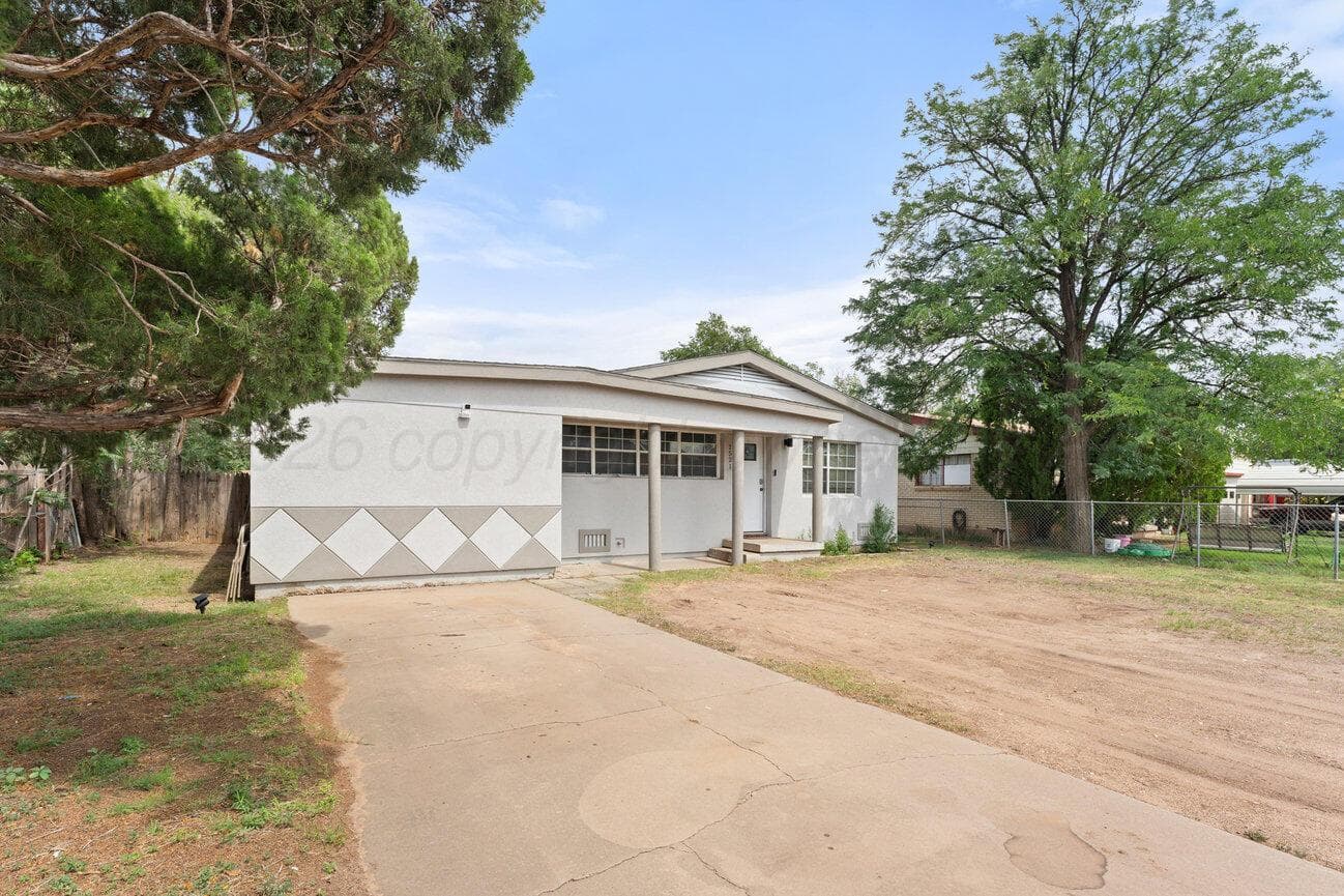 1521 LOCKNEY Street, Amarillo, TX 79106-2405, photo 2