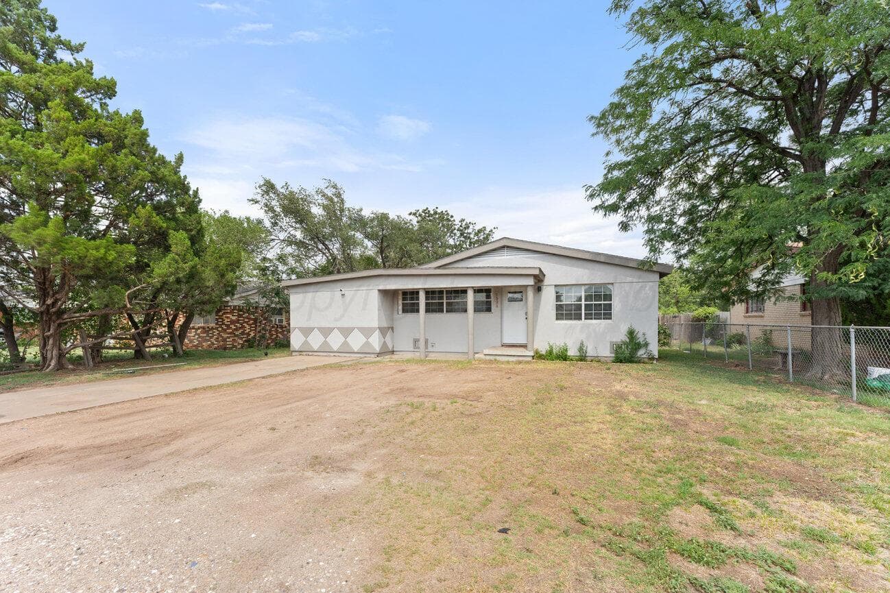 1521 LOCKNEY Street, Amarillo, TX 79106-2405