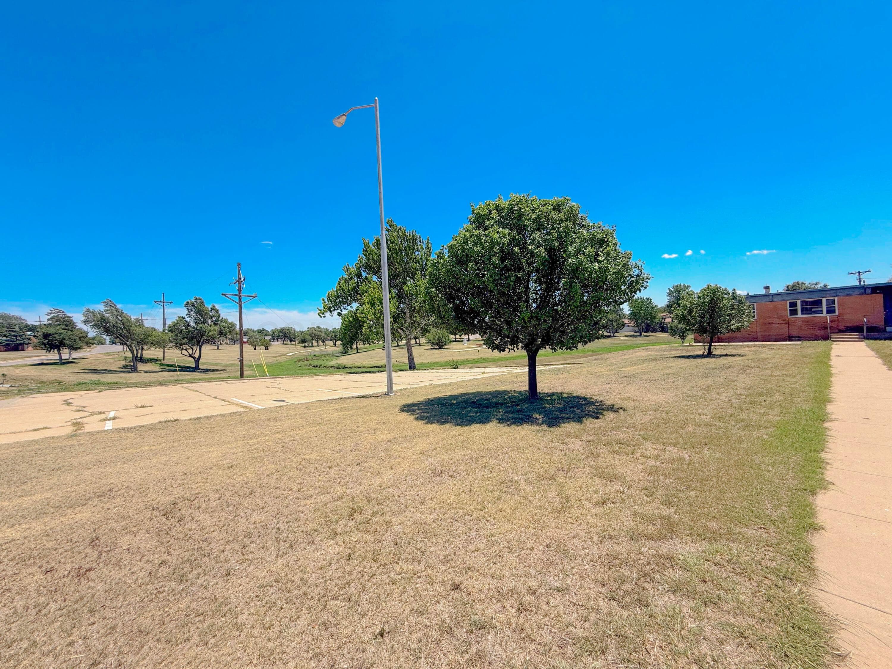 1146 N HOBART Street, Pampa, TX 79065-4604, photo 4