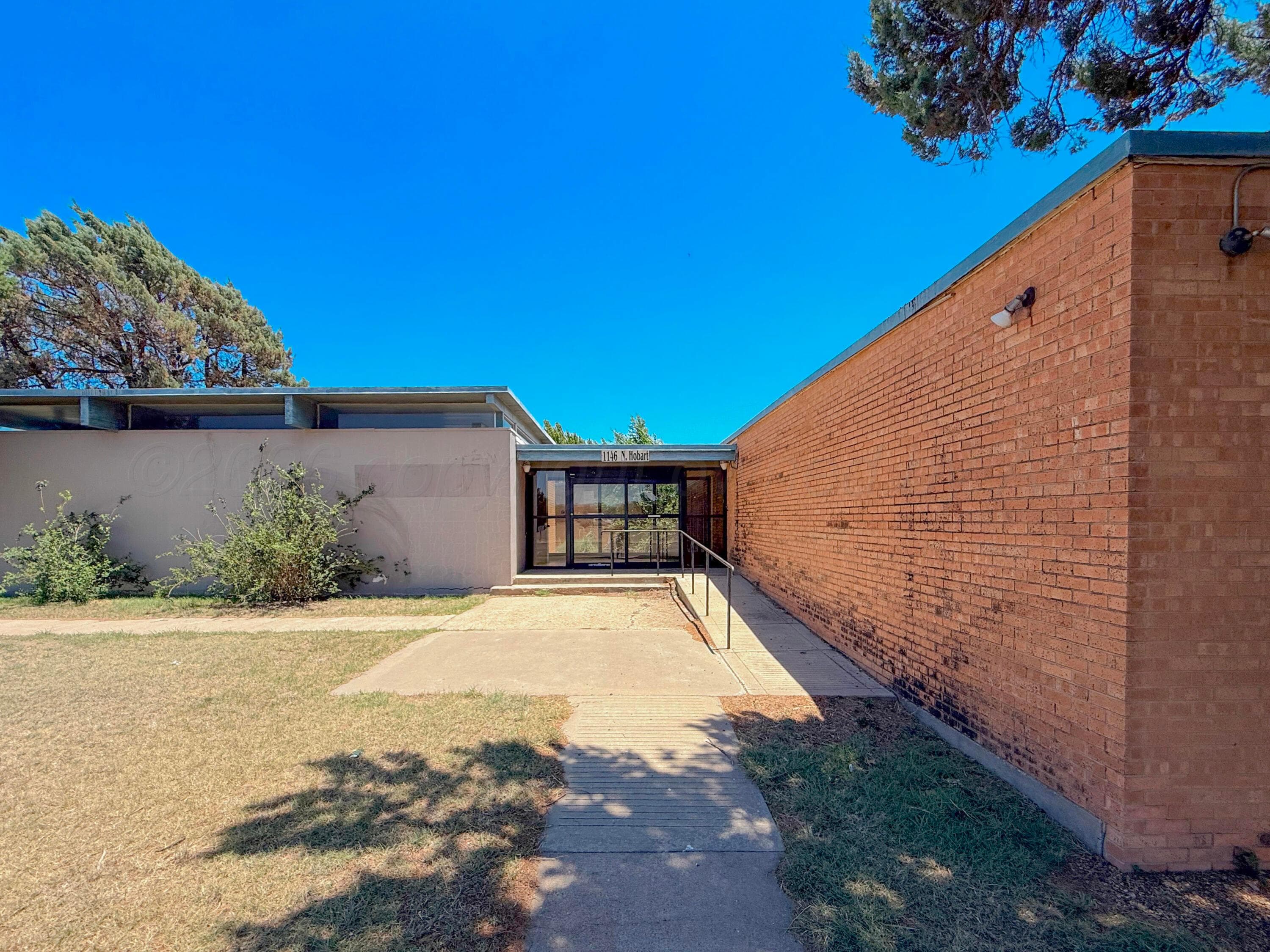 1146 N HOBART Street, Pampa, TX 79065-4604, photo 2