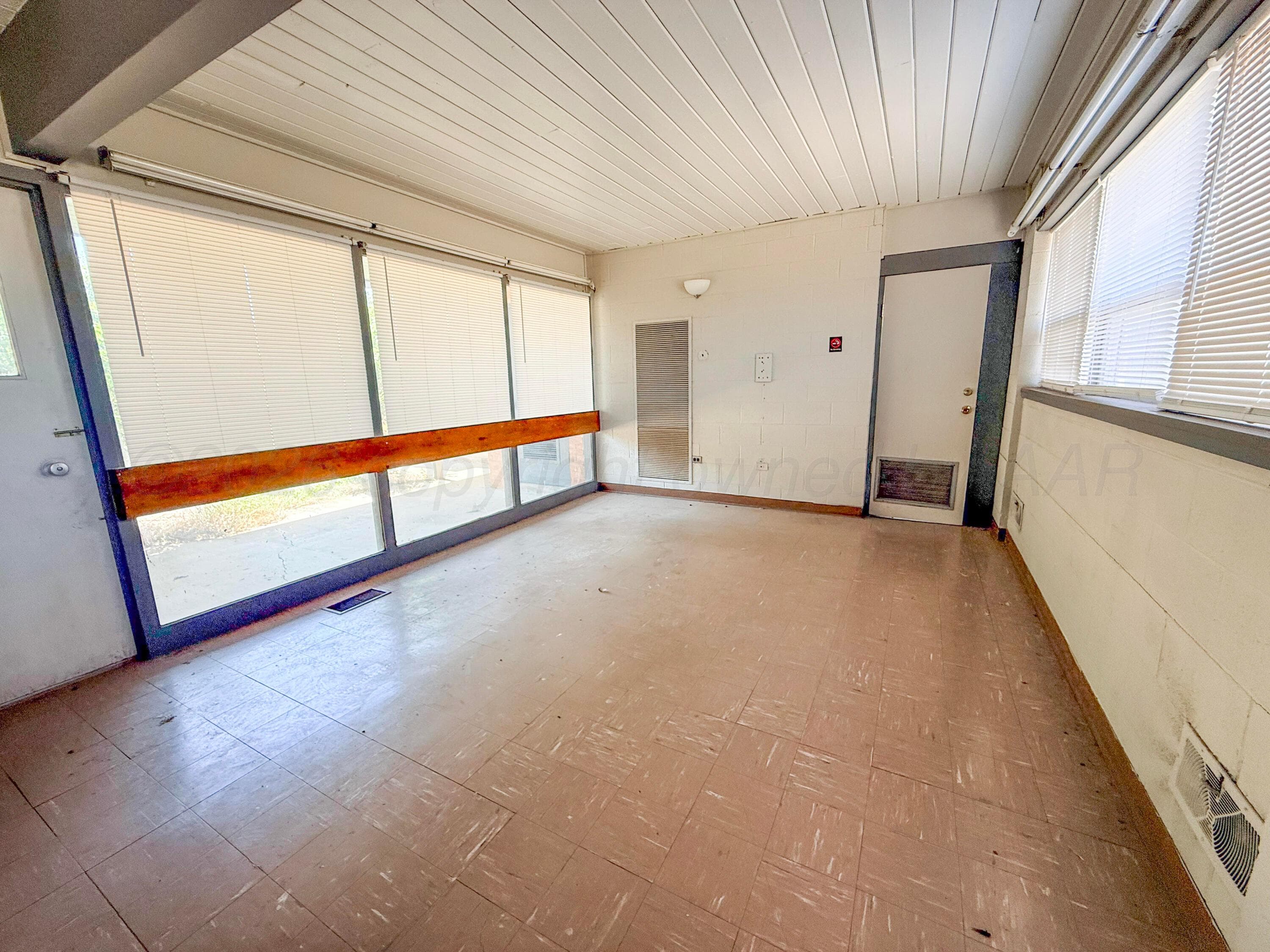 1146 N HOBART Street, Pampa, TX 79065-4604, photo 12
