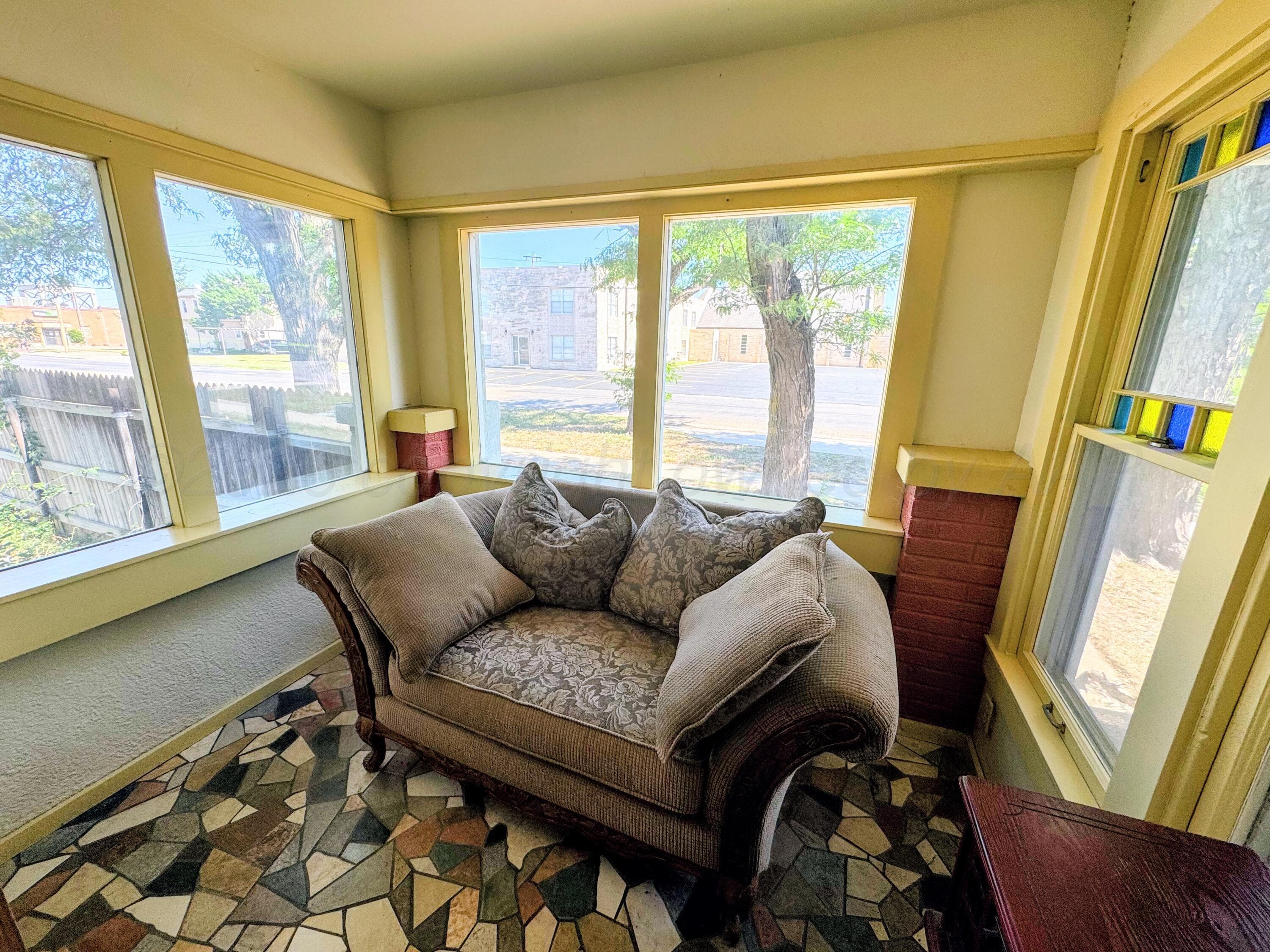 221 S Baylor Street, Perryton, TX 79070-2531, photo 6