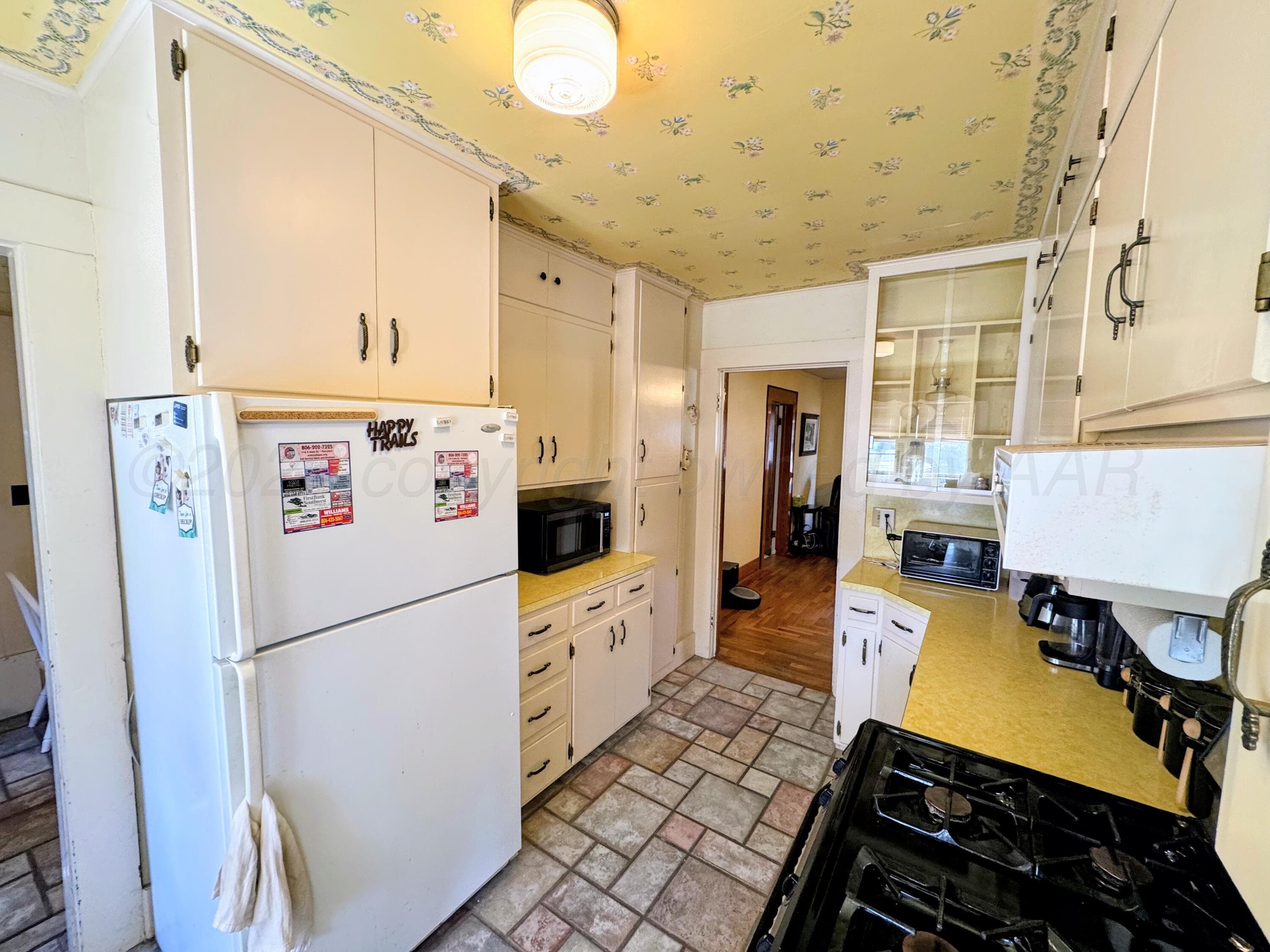 221 S Baylor Street, Perryton, TX 79070-2531, photo 9