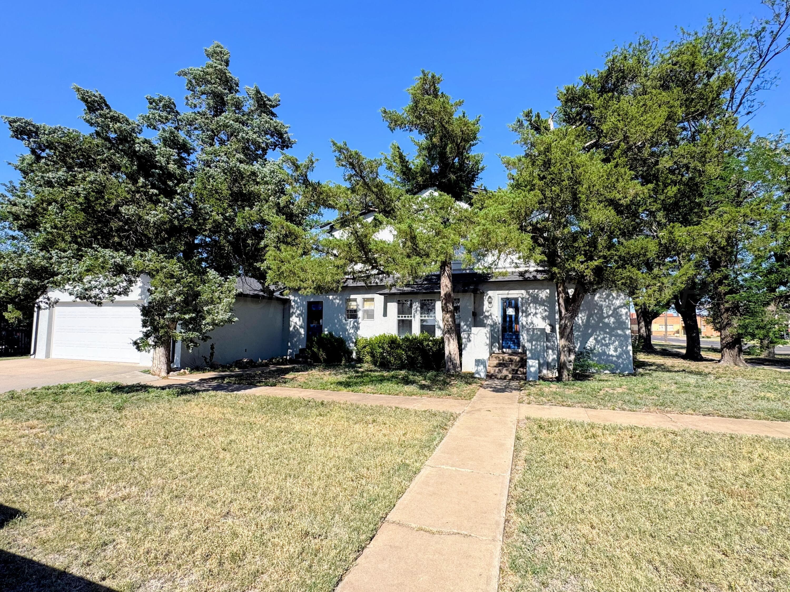 221 S Baylor Street, Perryton, TX 79070-2531