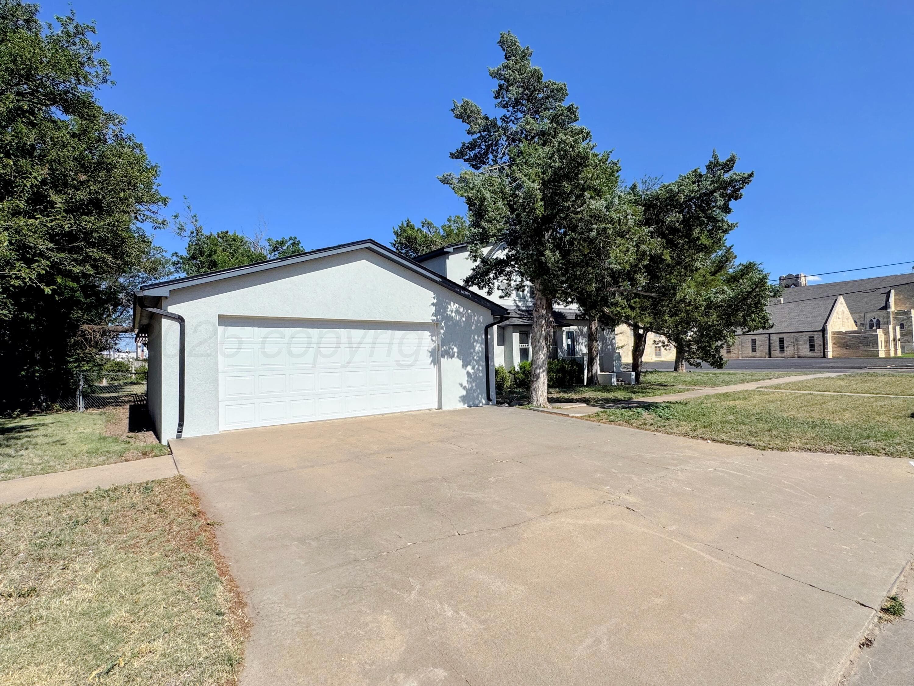 221 S Baylor Street, Perryton, TX 79070-2531, photo 2