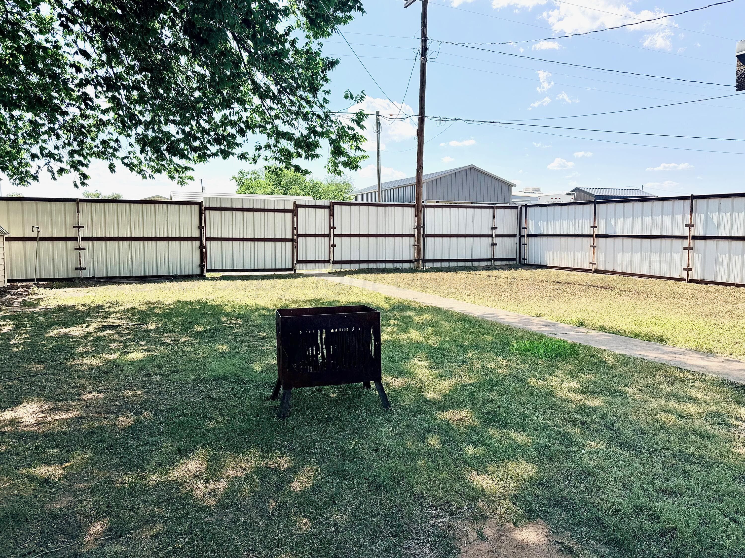 412 Brown Street, Stinnett, TX 79083, photo 23