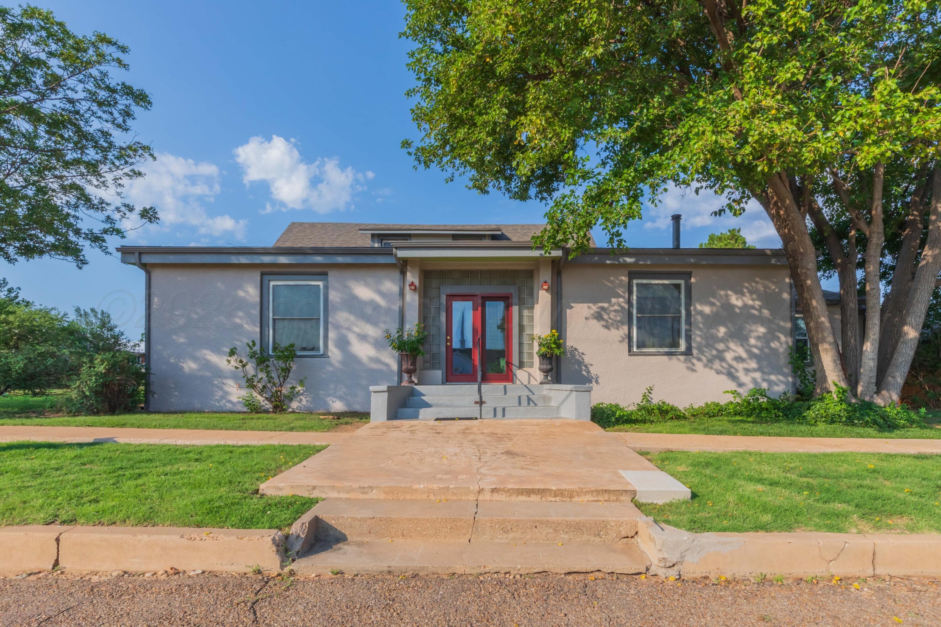 216 E 4th Street, Clarendon, TX 79226