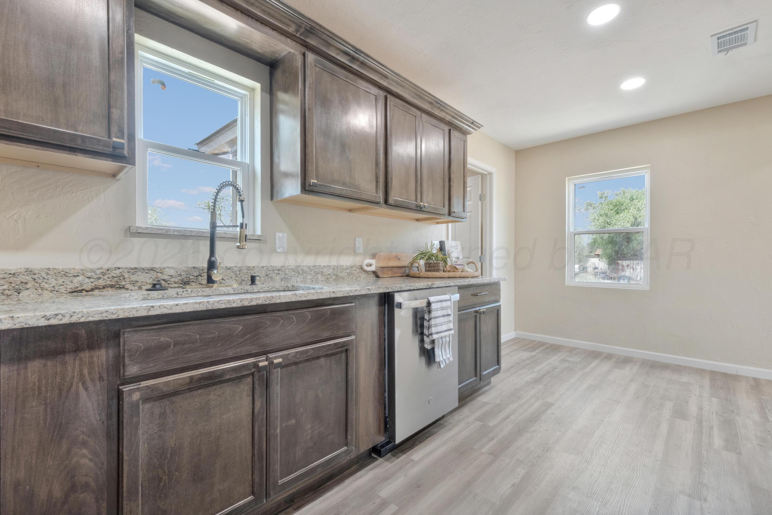 809 N MADDOX Avenue, Dumas, TX 79029-7813, photo 8
