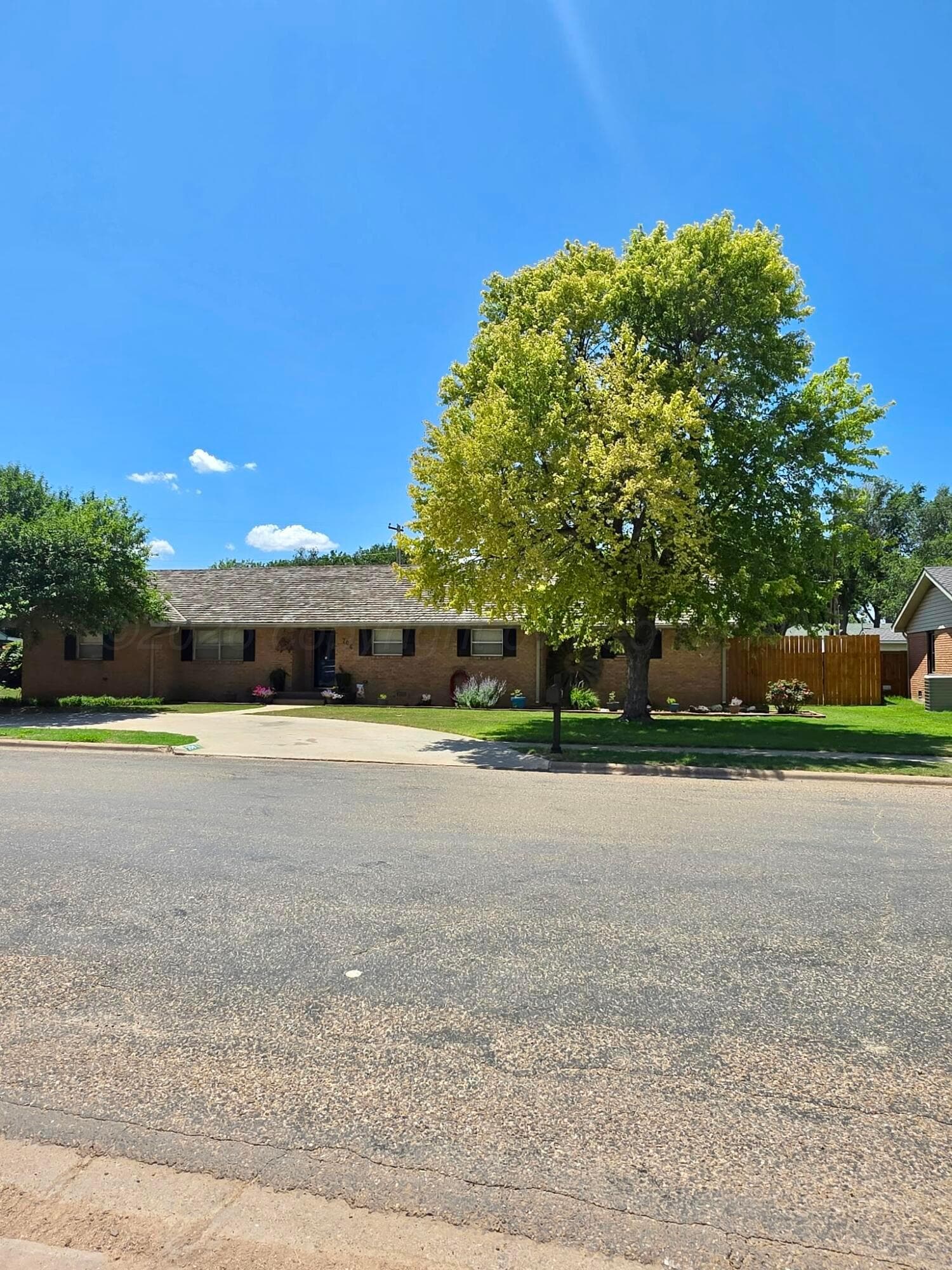 704 Gibner Drive, Spearman, TX 79081