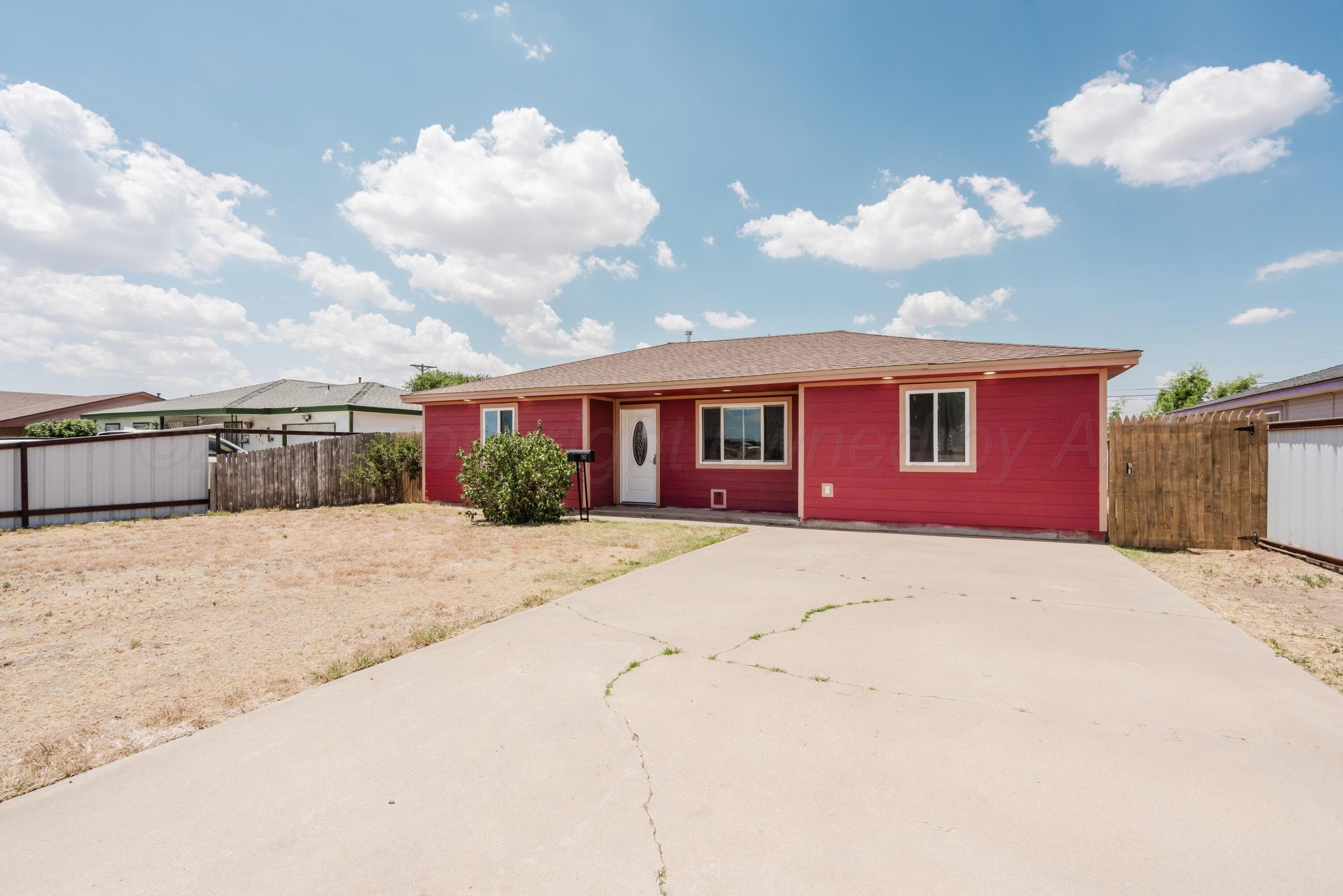 207 N BIRGE Avenue, Dumas, TX 79029-2411