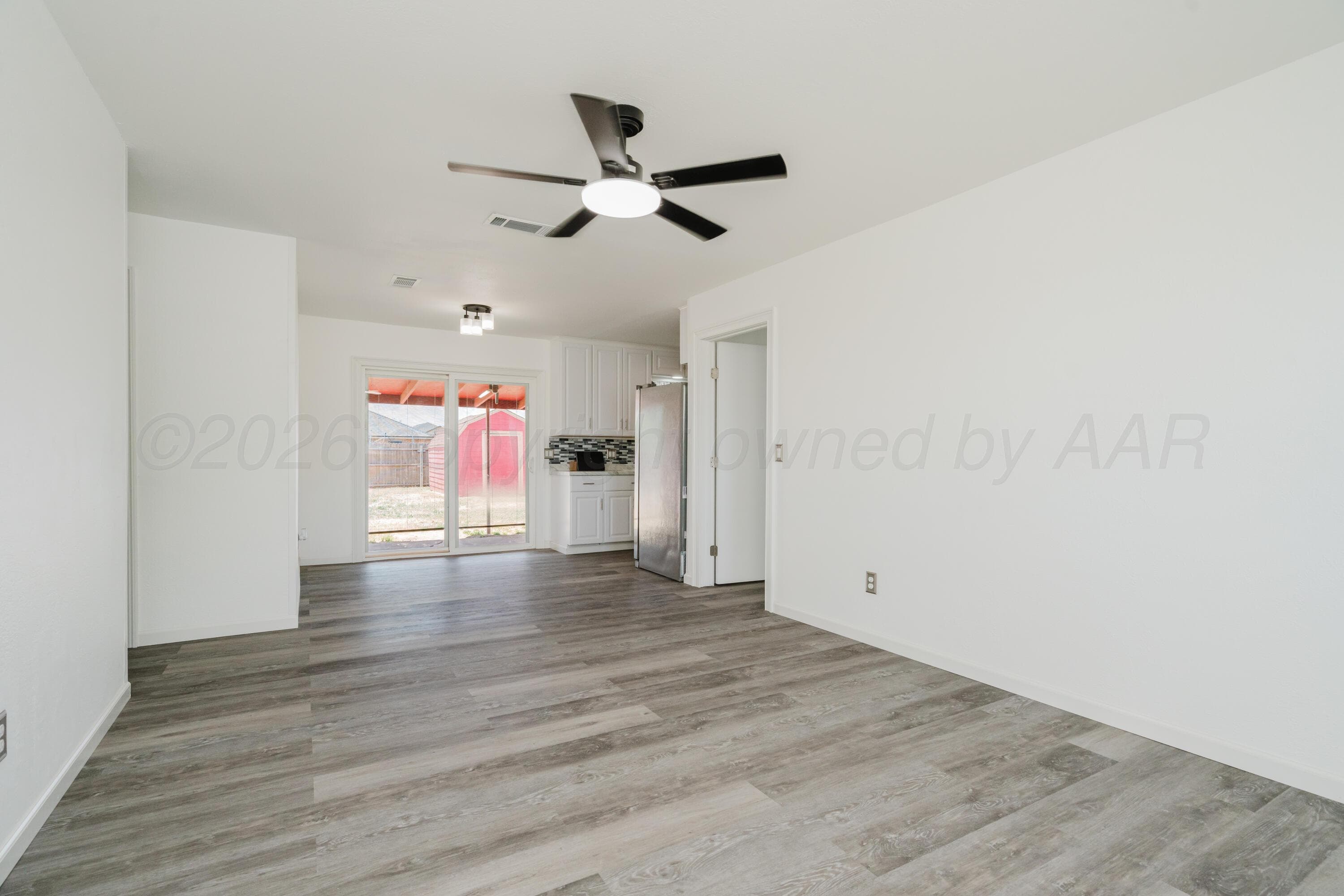 207 N BIRGE Avenue, Dumas, TX 79029-2411, photo 2