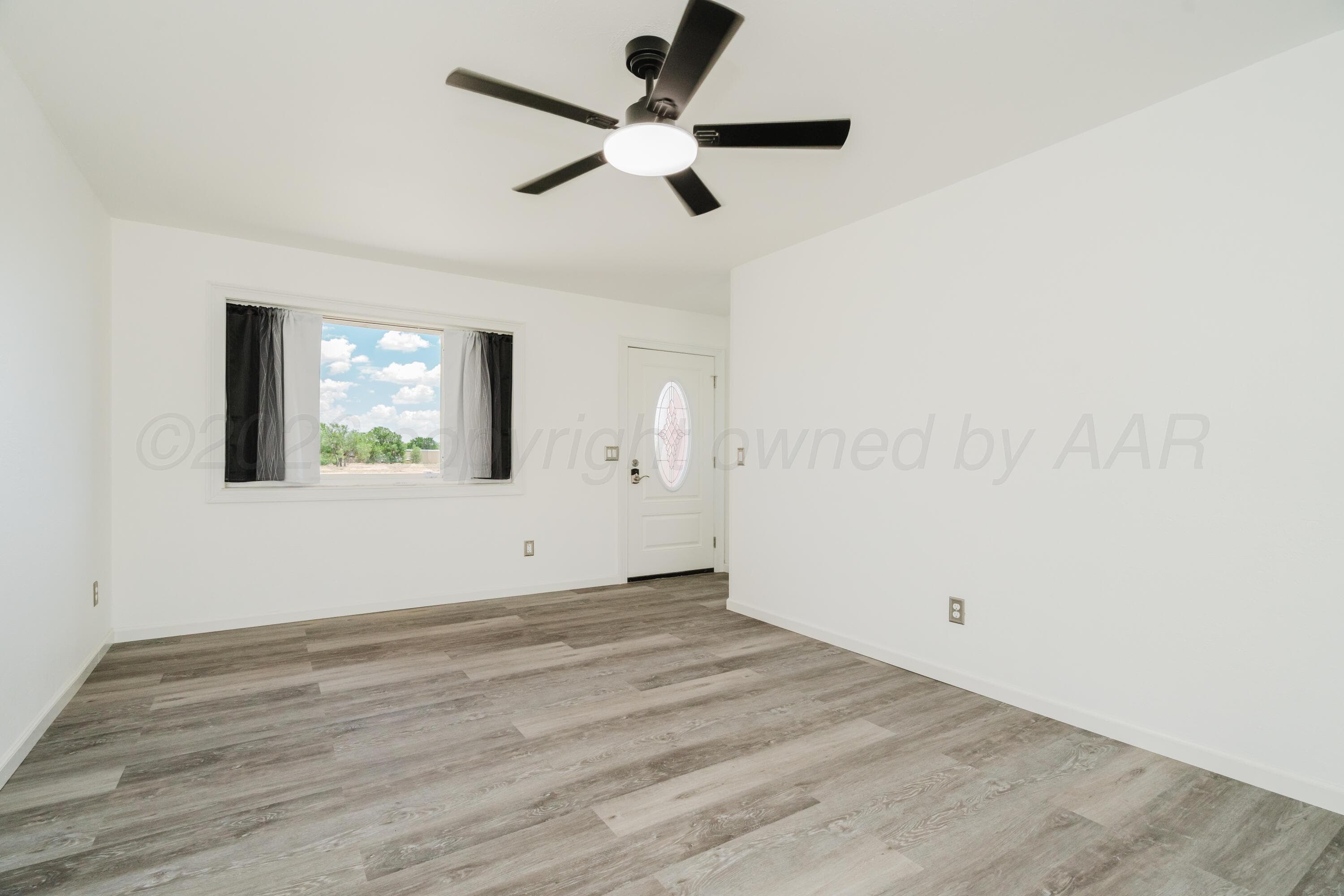 207 N BIRGE Avenue, Dumas, TX 79029-2411, photo 4