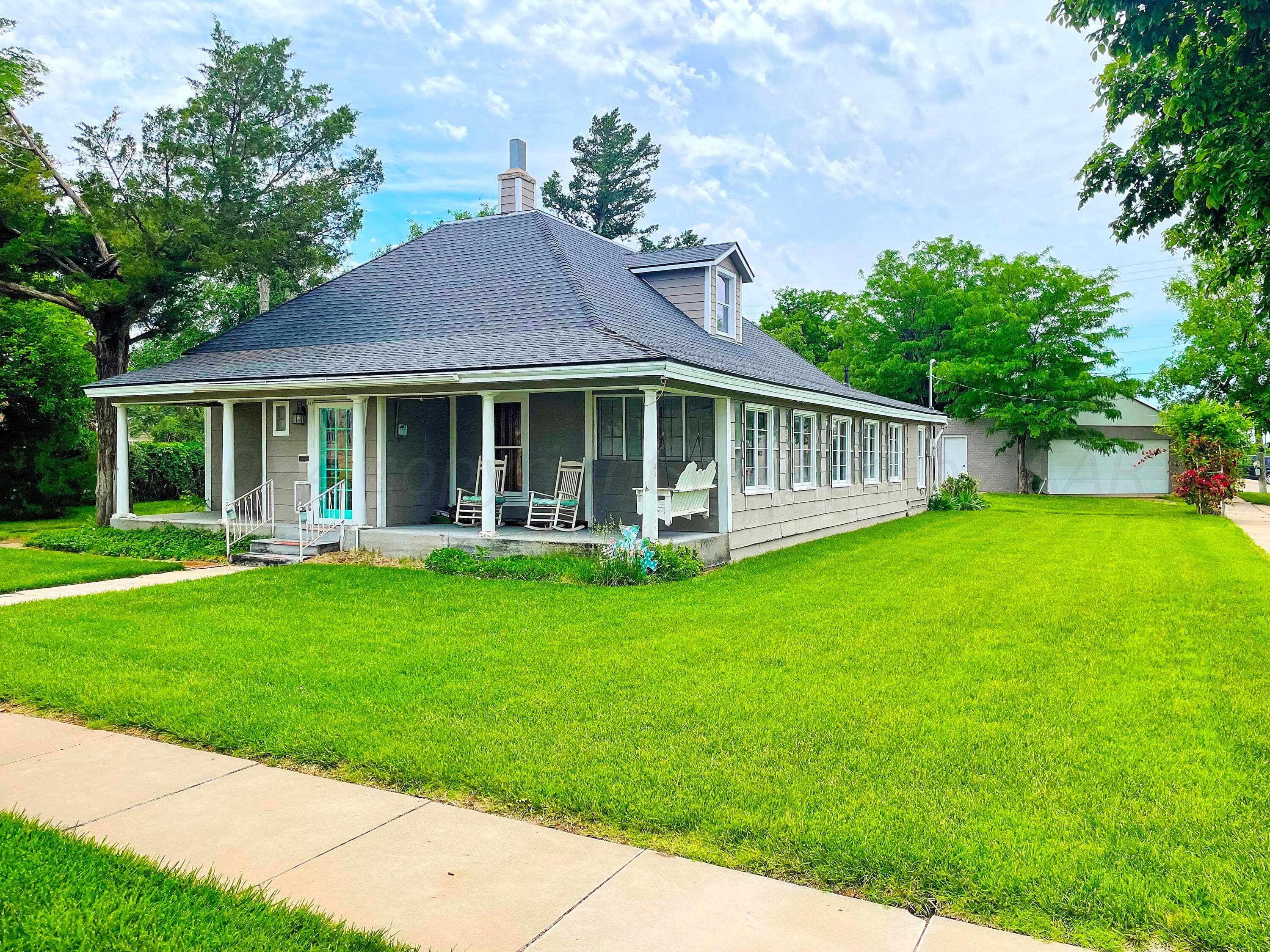 302 S Baylor Street, Perryton, TX 79070