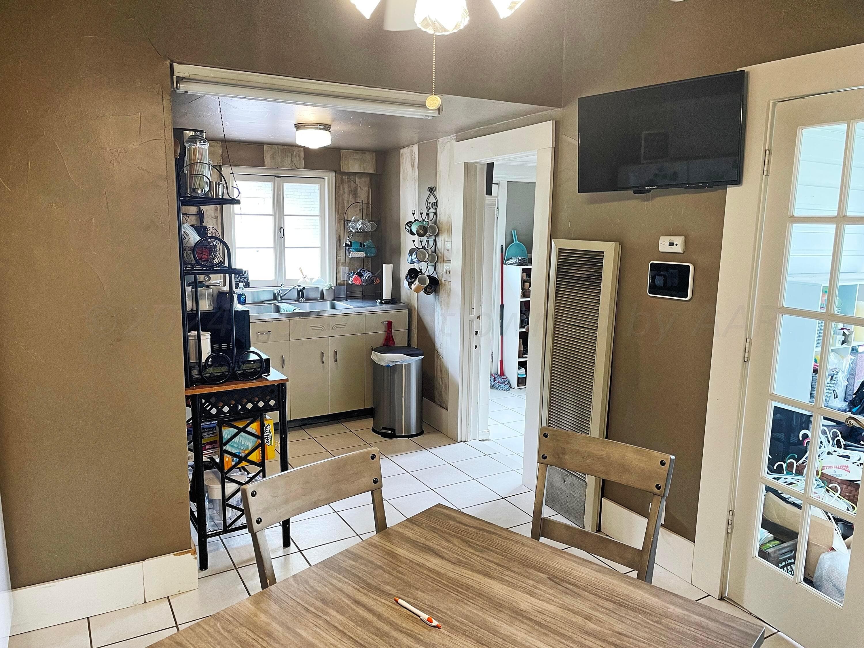 302 S Baylor Street, Perryton, TX 79070, photo 6
