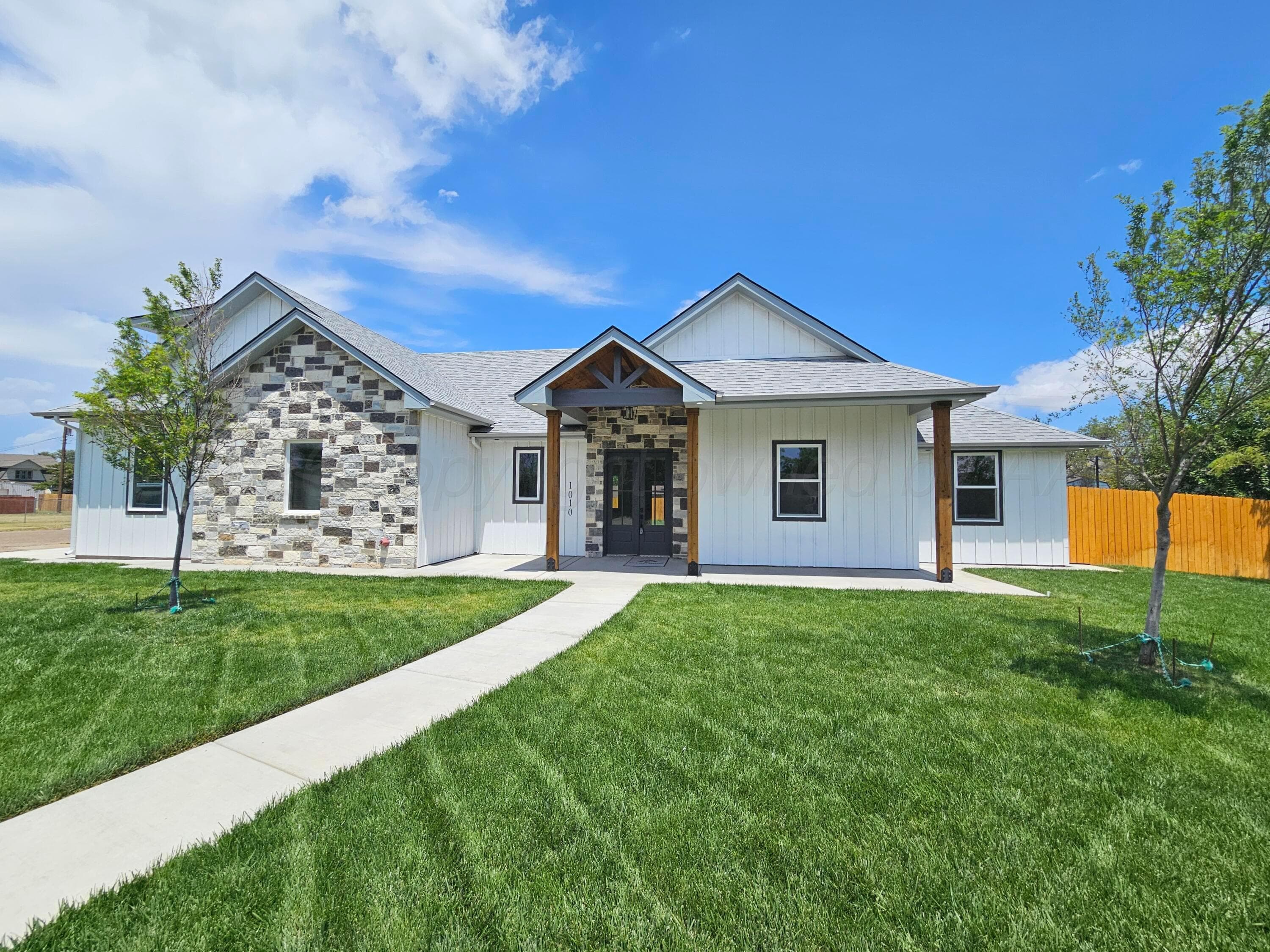 1010 Oak Avenue, Panhandle, TX 79068