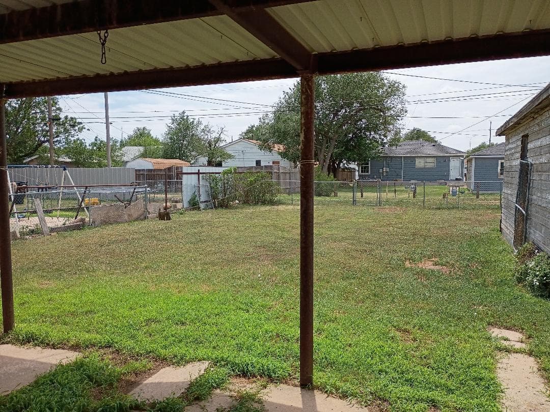 421 N LOWRY Street, Pampa, TX 79065-5029, photo 11