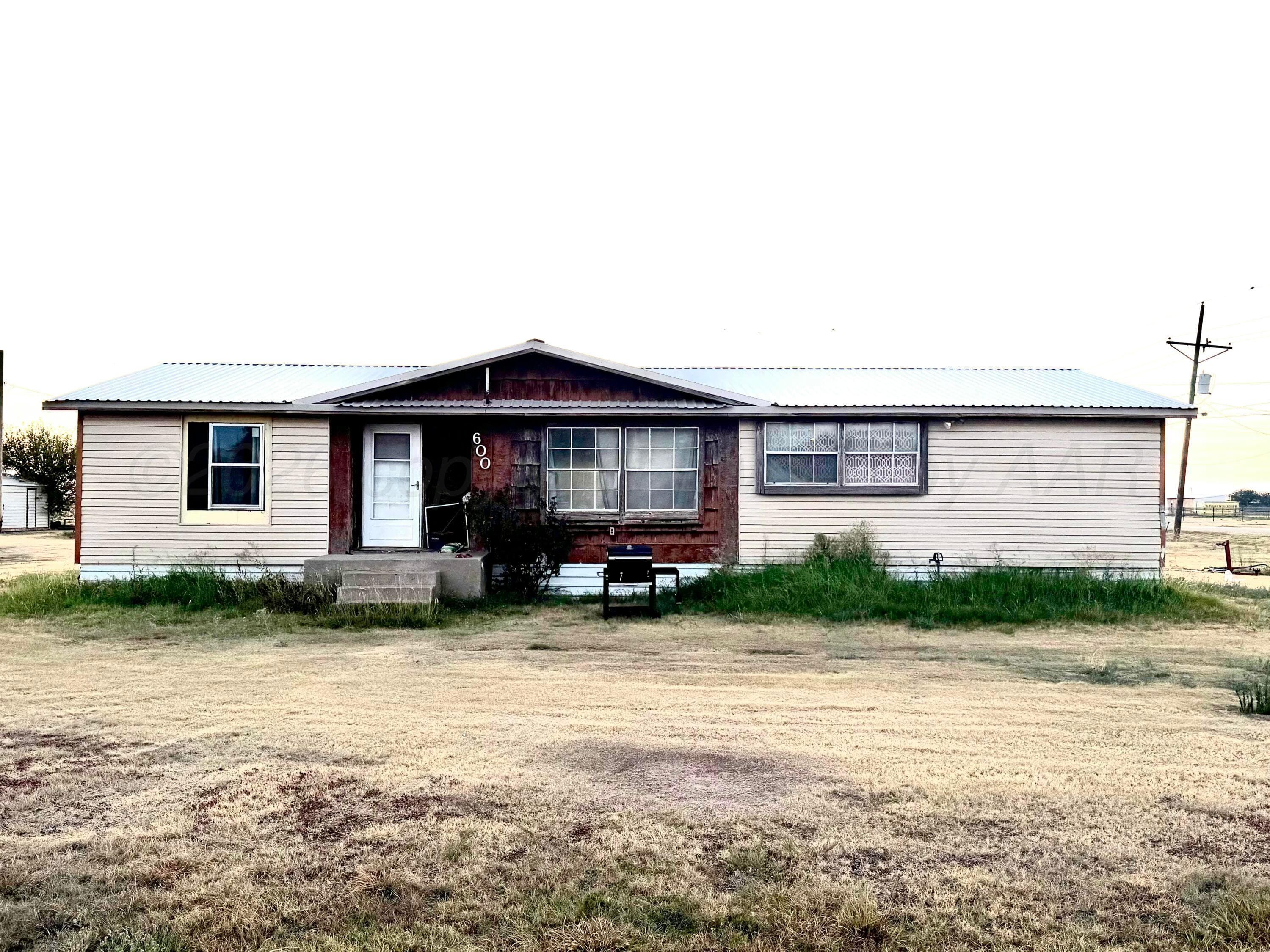 600 CHESTER Avenue, Panhandle, TX 79068-1100