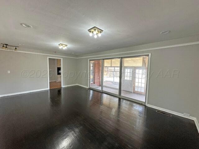 321 S Barkley Street, Spearman, TX 79081, photo 14