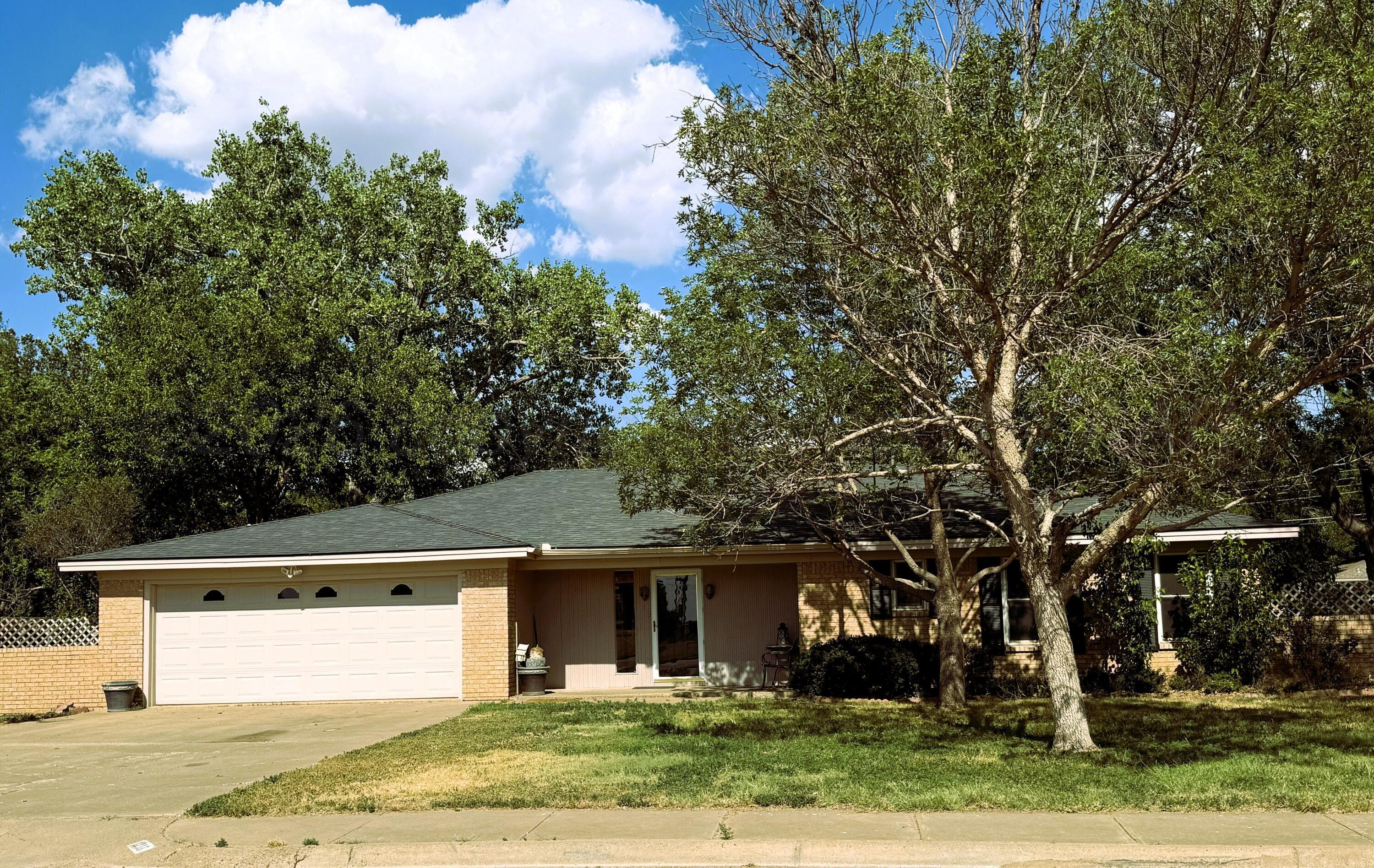 1216 NW 2nd Street, Stratford, TX 79084