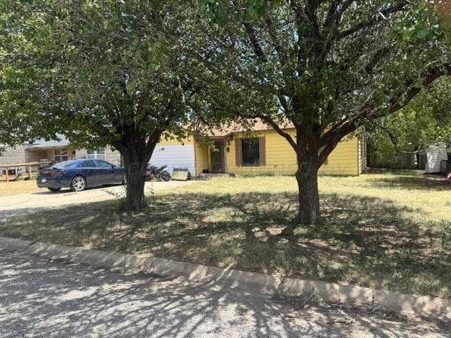 1704 HAMILTON Street, Pampa, TX 79065-4216