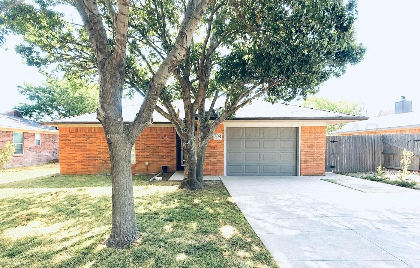 704 FLOYD Avenue, Dumas, TX 79029-3138
