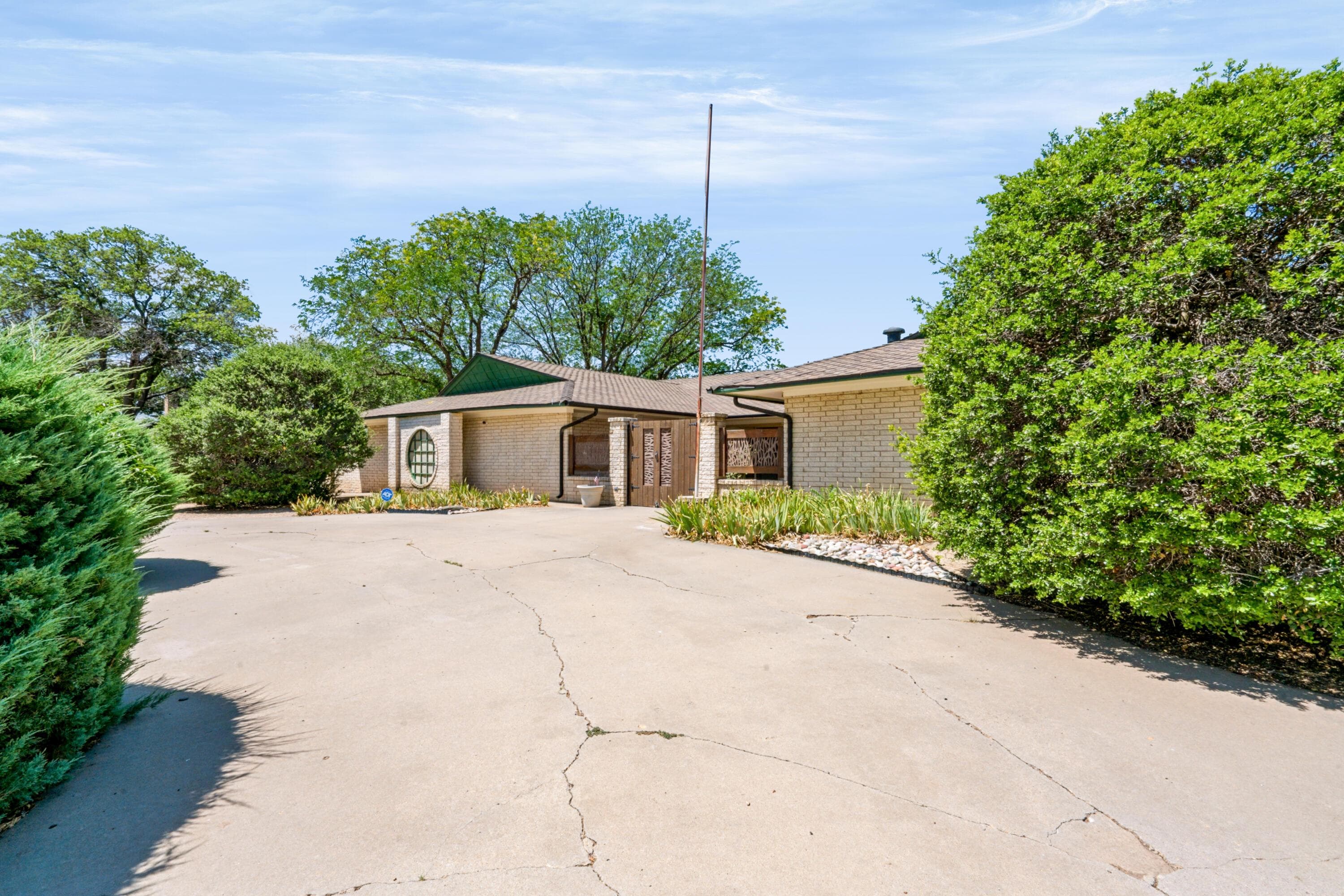 401 BAILEY Avenue, Dumas, TX 79029-3423, photo 2
