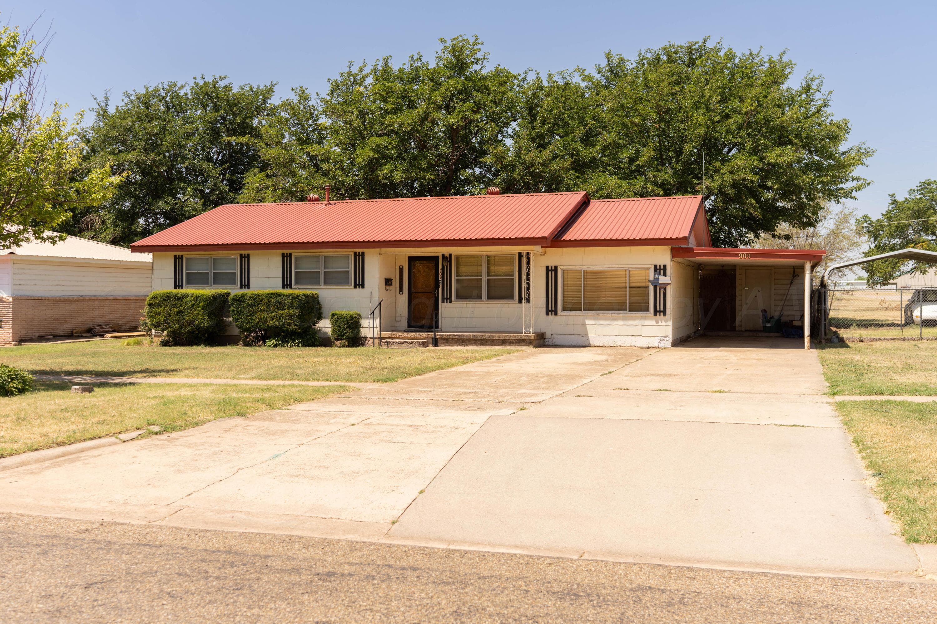 909 S Madden Street, Shamrock, TX 79079