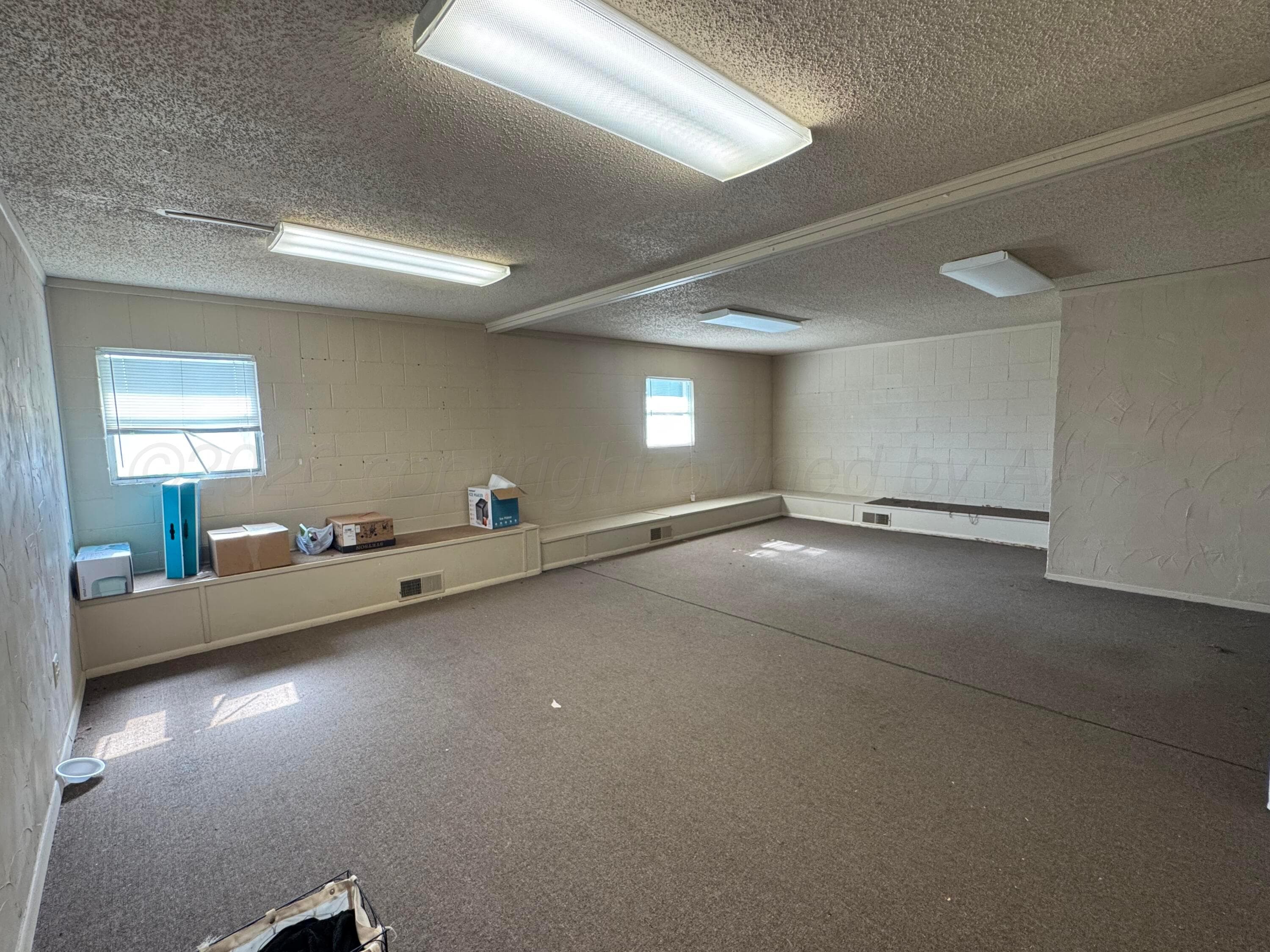 1801 S DRAKE Street, Perryton, TX 79070-4825, photo 12