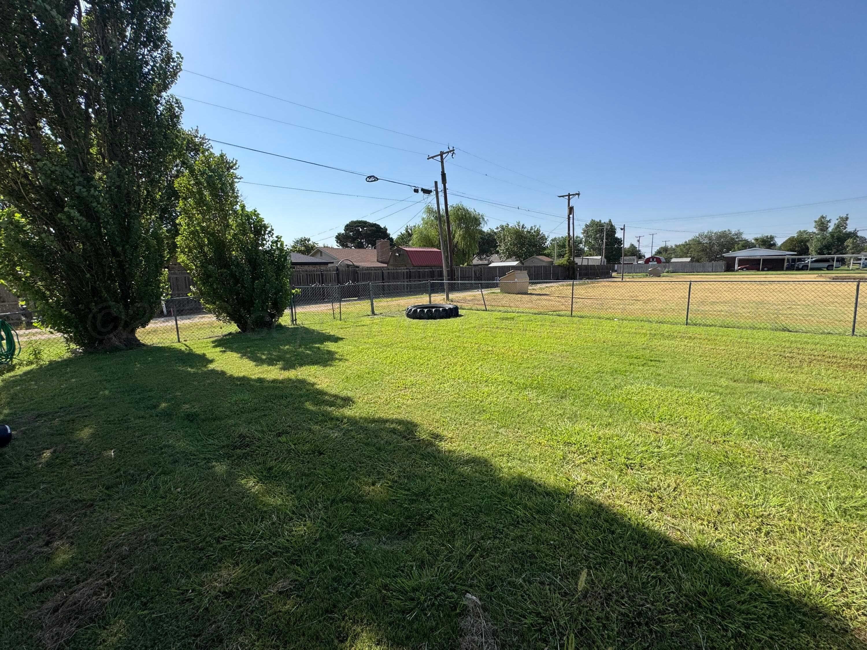 1801 S DRAKE Street, Perryton, TX 79070-4825, photo 15