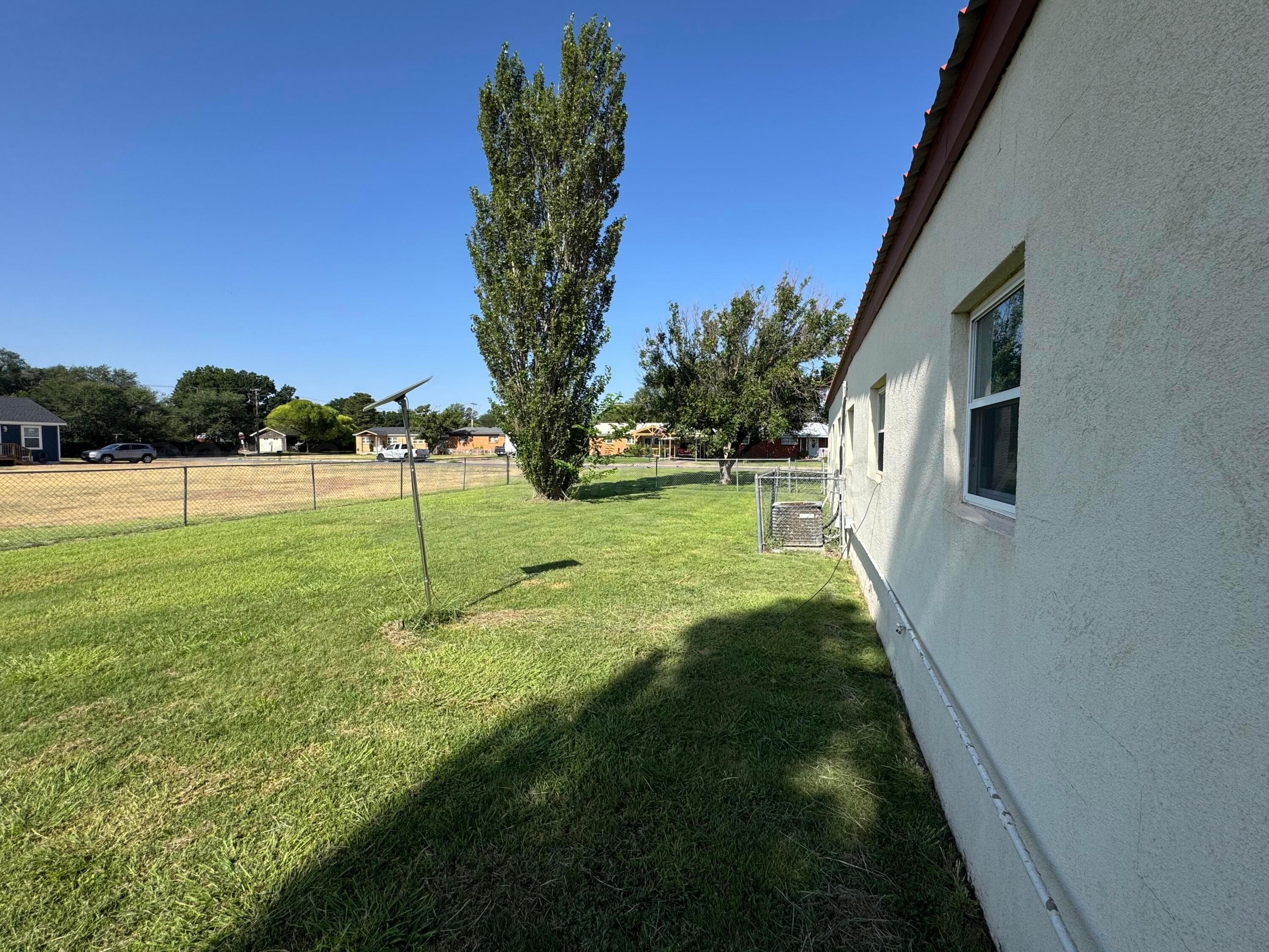1801 S DRAKE Street, Perryton, TX 79070-4825, photo 16