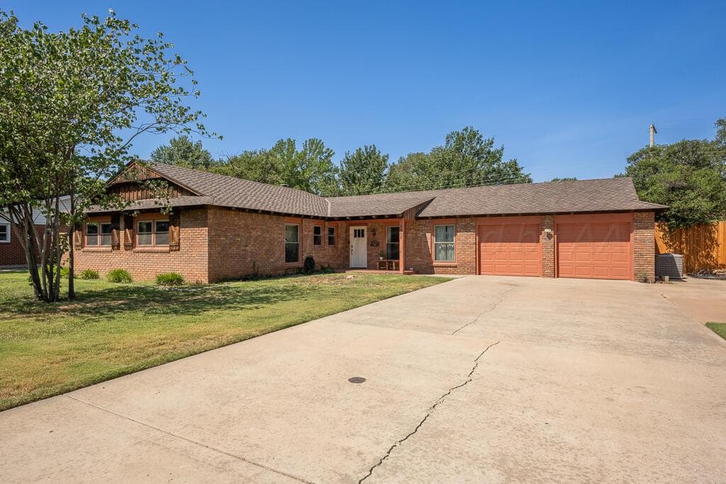 3802 LINDA Drive, Amarillo, TX 79109-5632