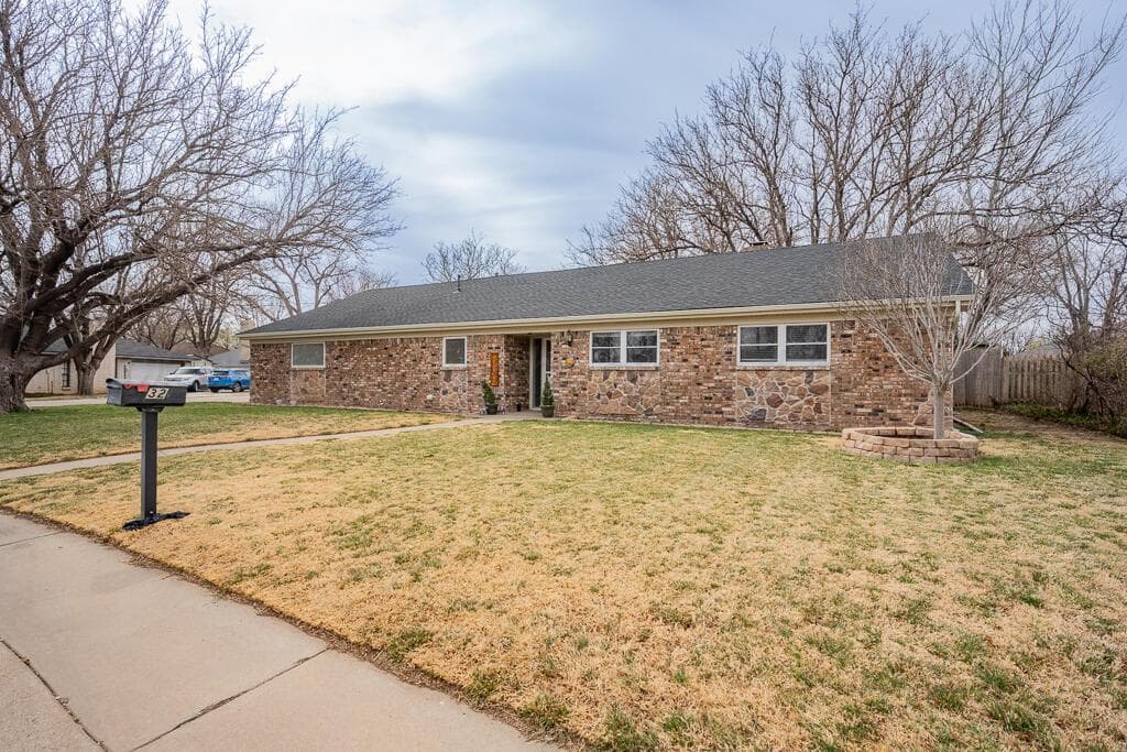 32 VILLAGE Drive, Canyon, TX 79015, photo 2