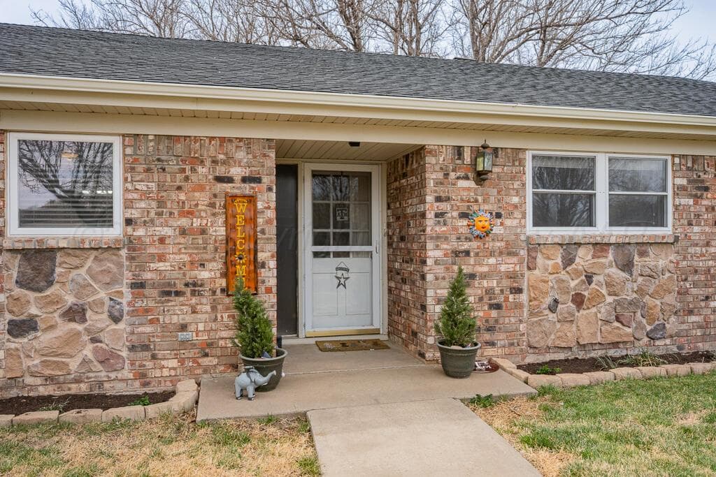 32 VILLAGE Drive, Canyon, TX 79015, photo 3