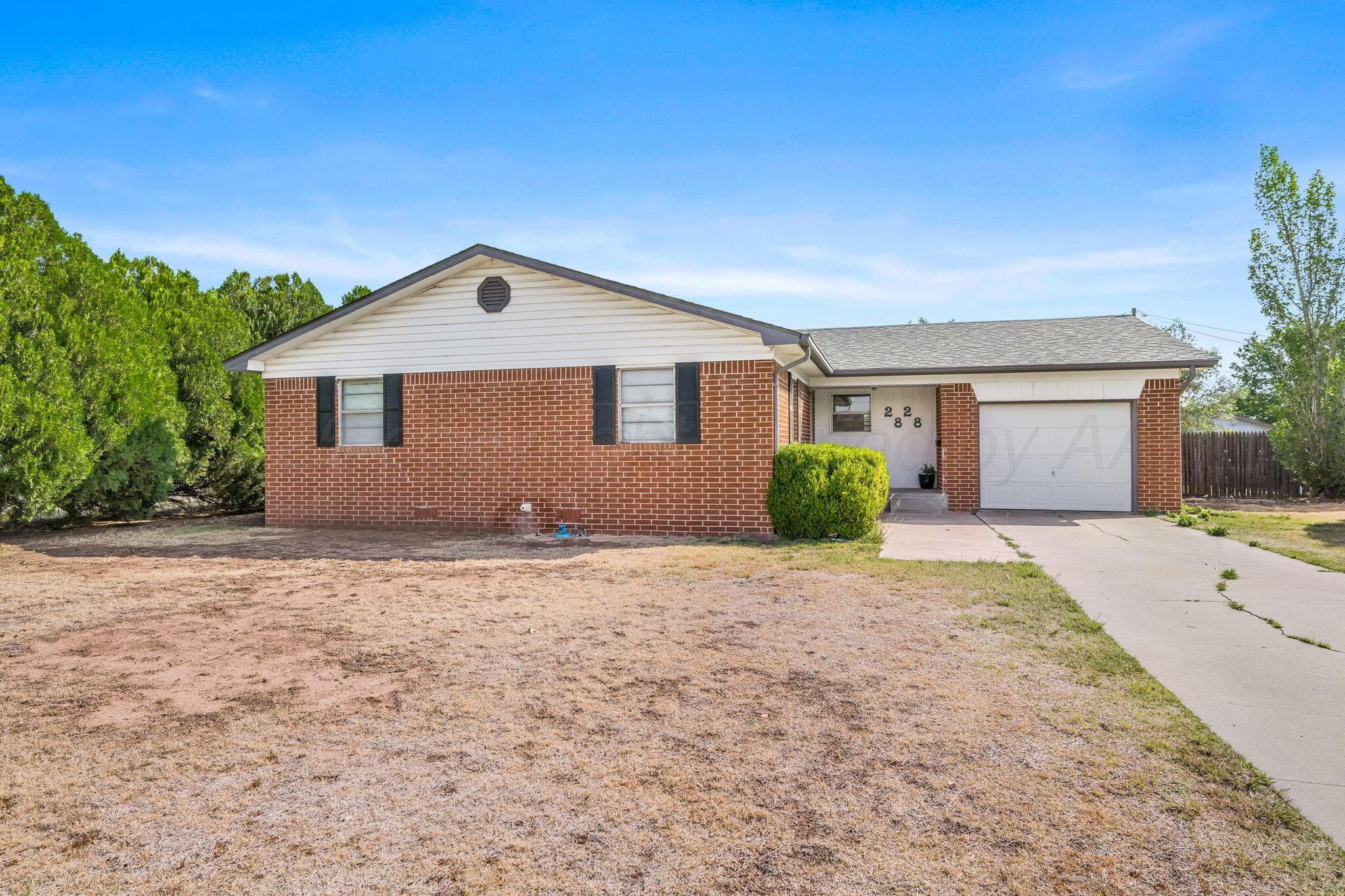 2828 ARMAND Street, Amarillo, TX 79110-2302