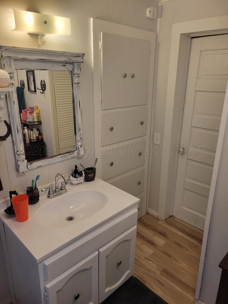 300 Alamo Street, Claude, TX 79019, photo 15
