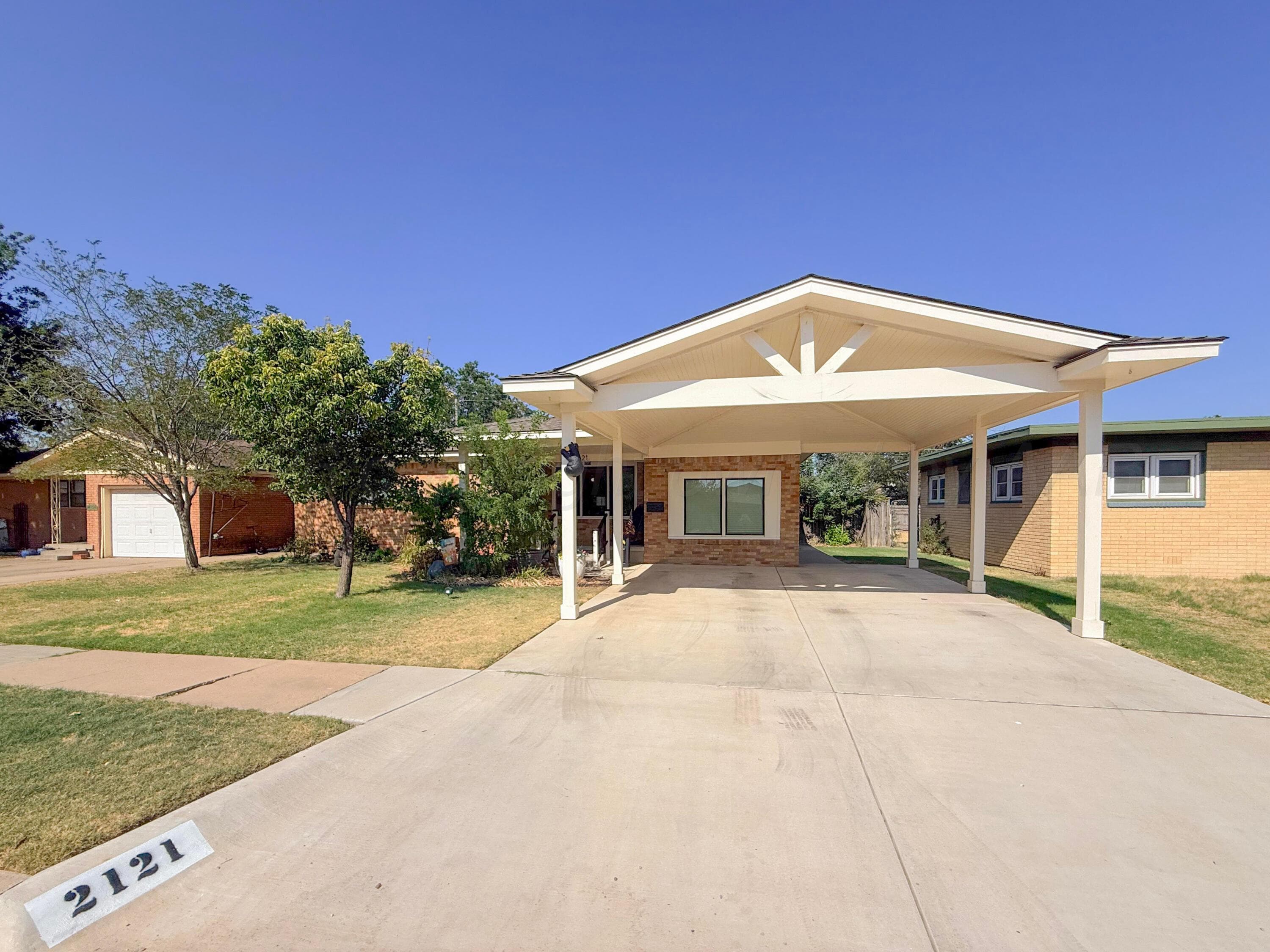 2121 N BANKS Street, Pampa, TX 79065-3431, photo 2
