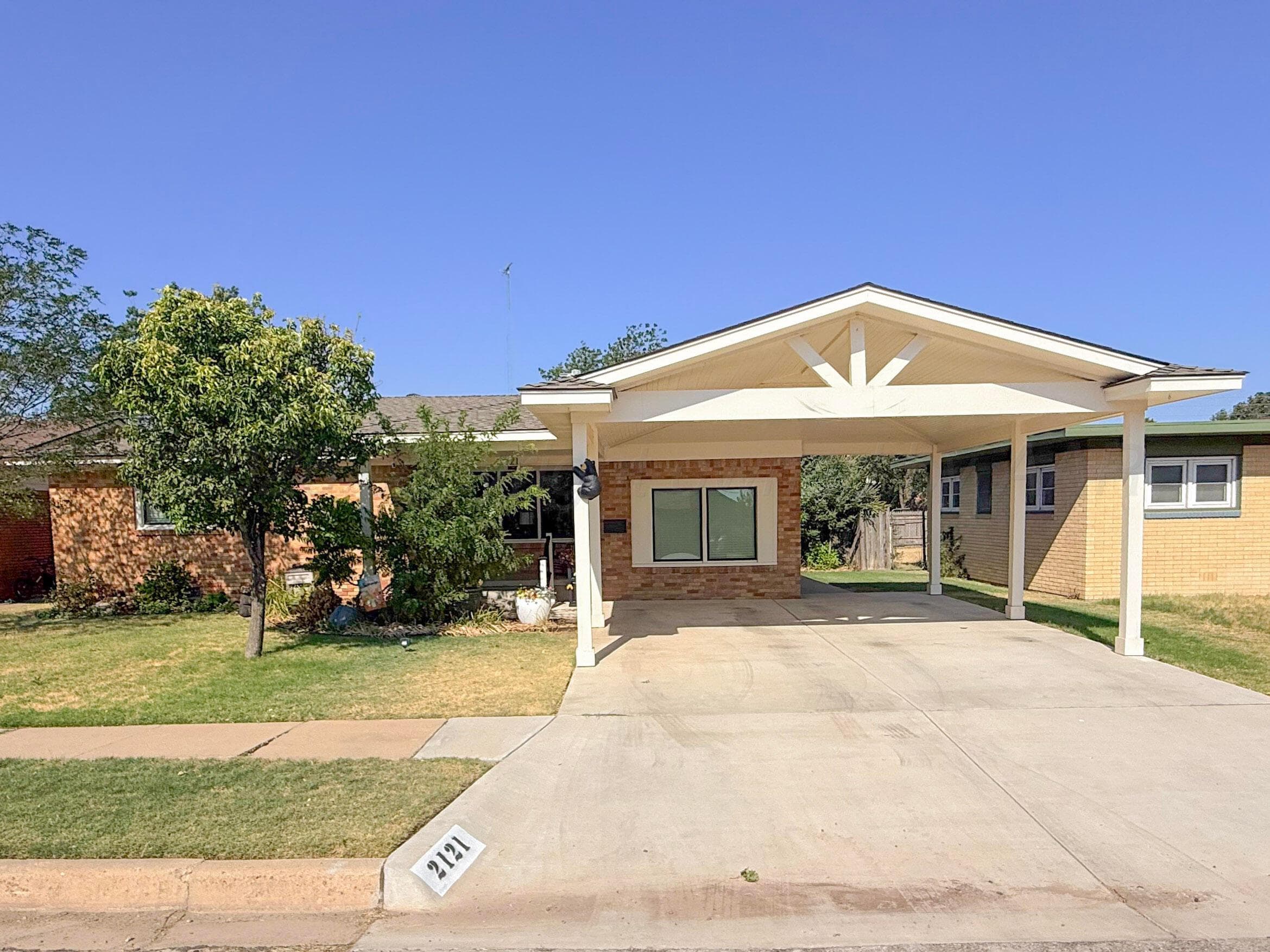 2121 N BANKS Street, Pampa, TX 79065-3431