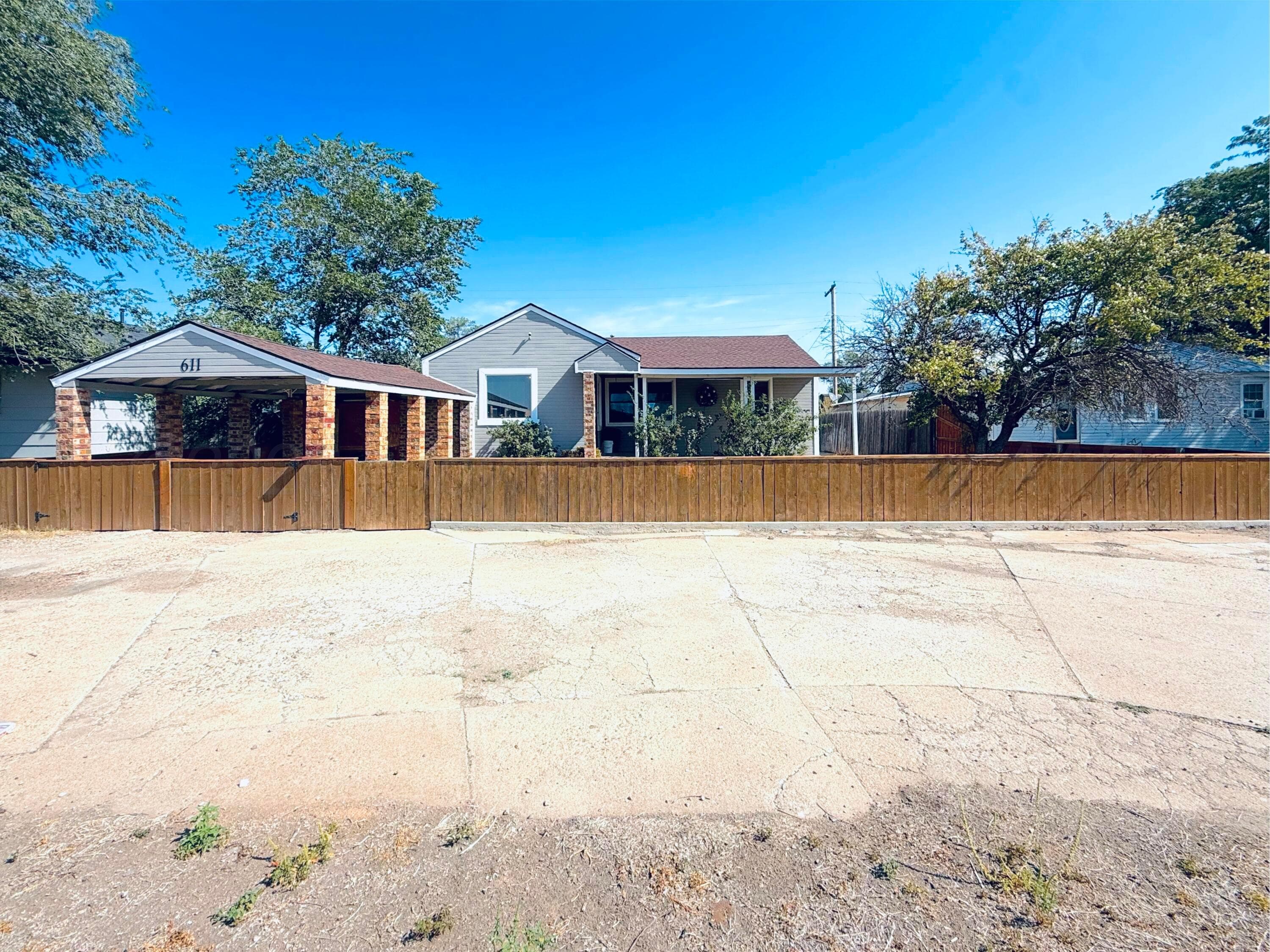 611 E 3RD Street, Dumas, TX 79029-4010