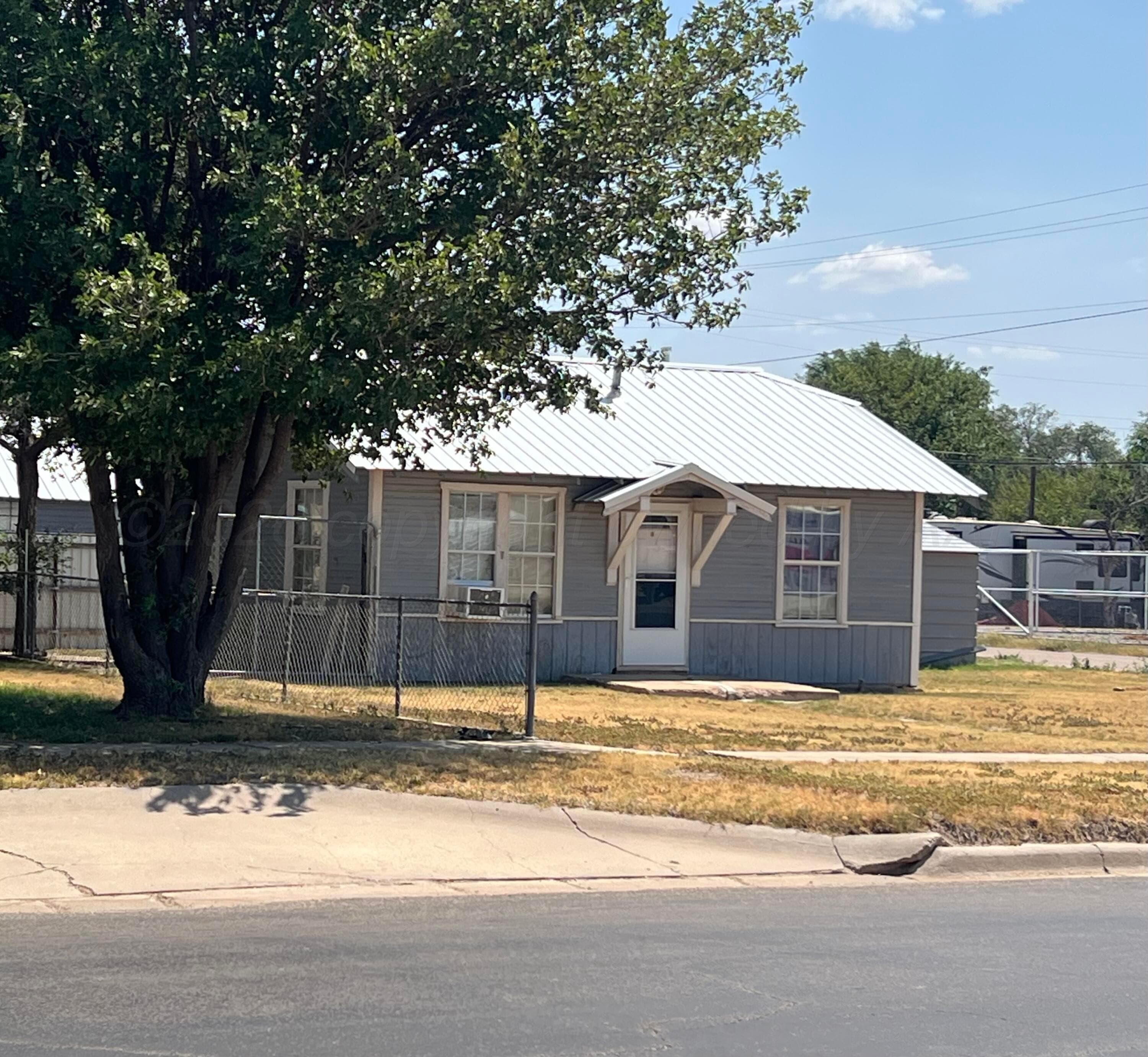 621 S Ash Street, Perryton, TX 79070