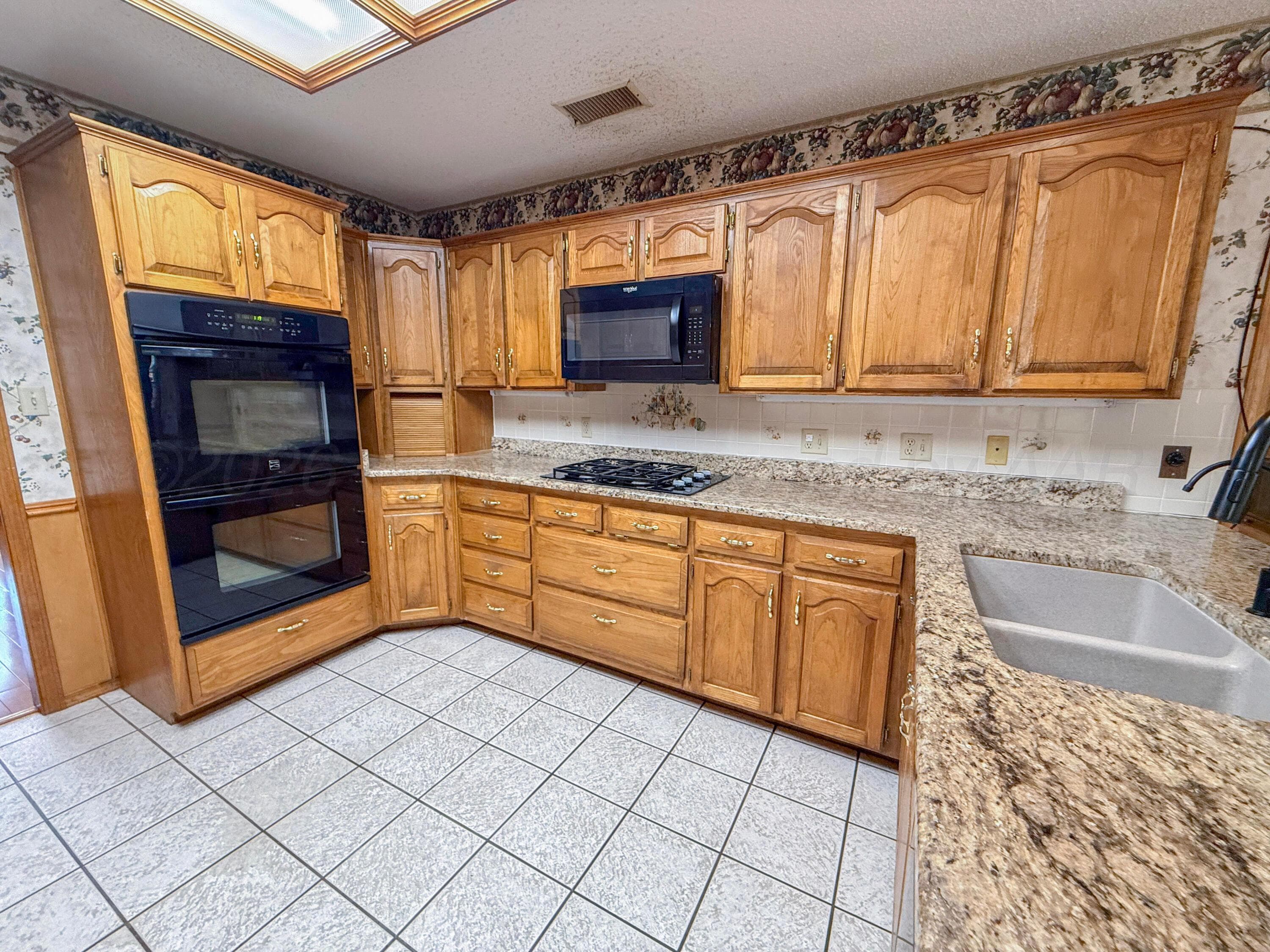 2747 N BEECH Lane, Pampa, TX 79065-3030, photo 12