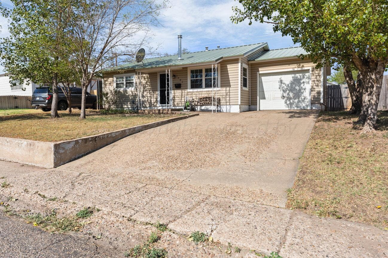 1301 Cooley Drive, Borger, TX 79007