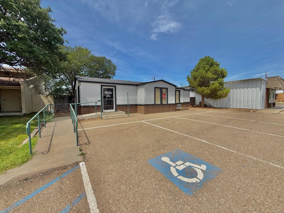 206 S BLISS Avenue, Dumas, TX 79029-3806, photo 4