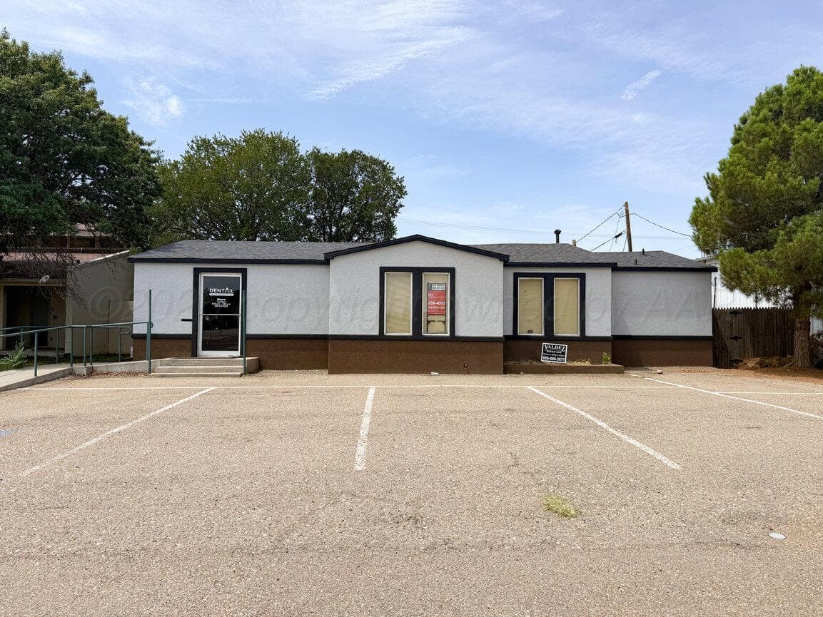 206 S BLISS Avenue, Dumas, TX 79029-3806