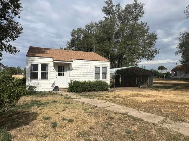 105 S Plummer Street, Darrouzett, TX 79024