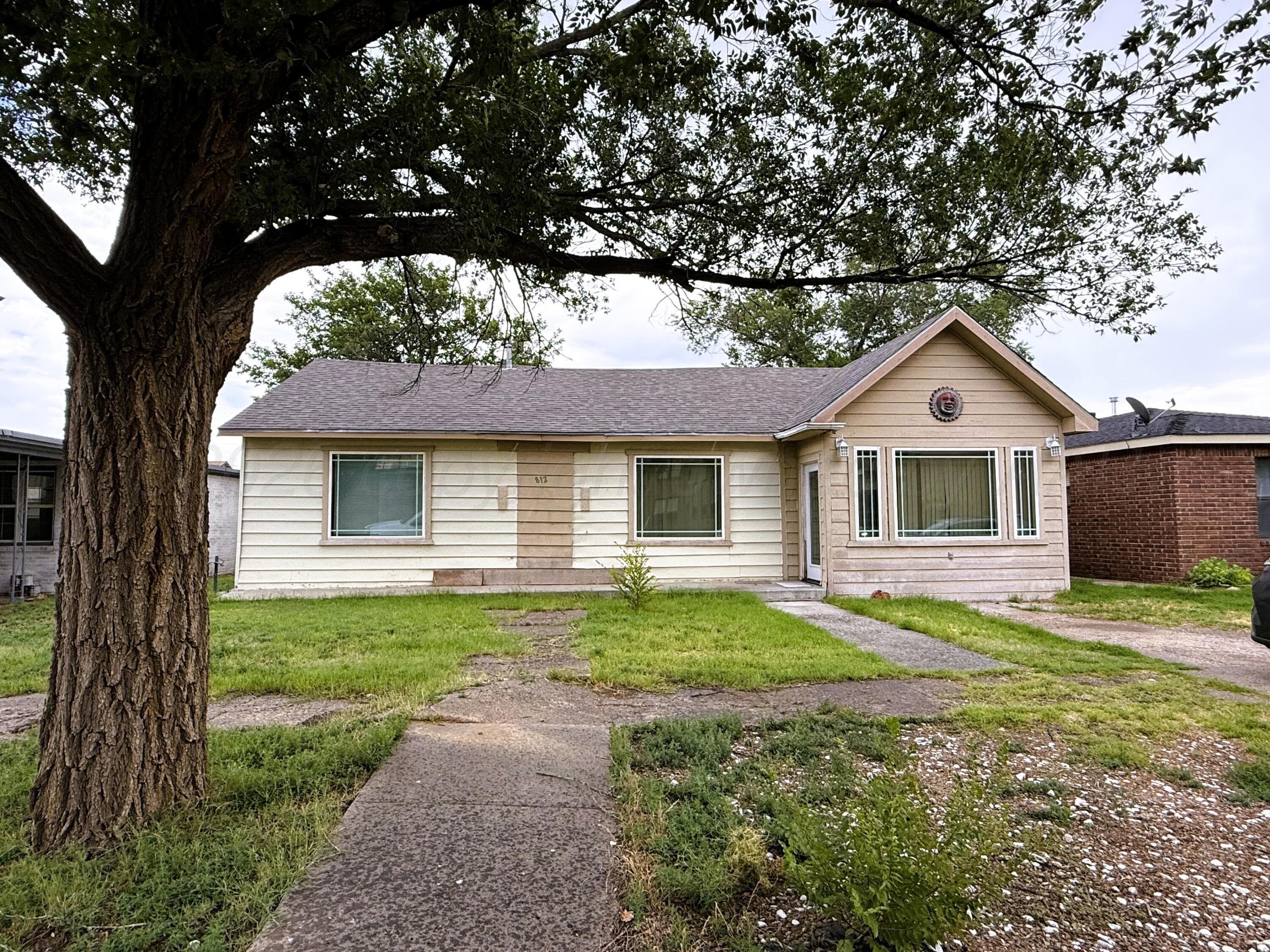 812 N Pearl Street, Stratford, TX 79084