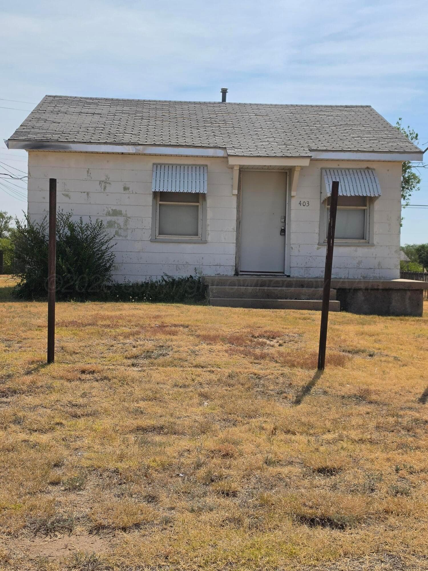 403 S Davis Avenue, Stinnett, TX 79083