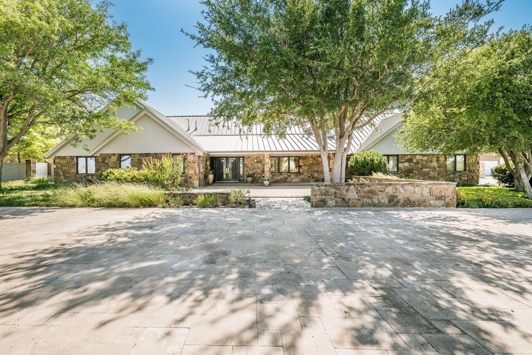 2115 W Loop 143, Perryton, TX 79070