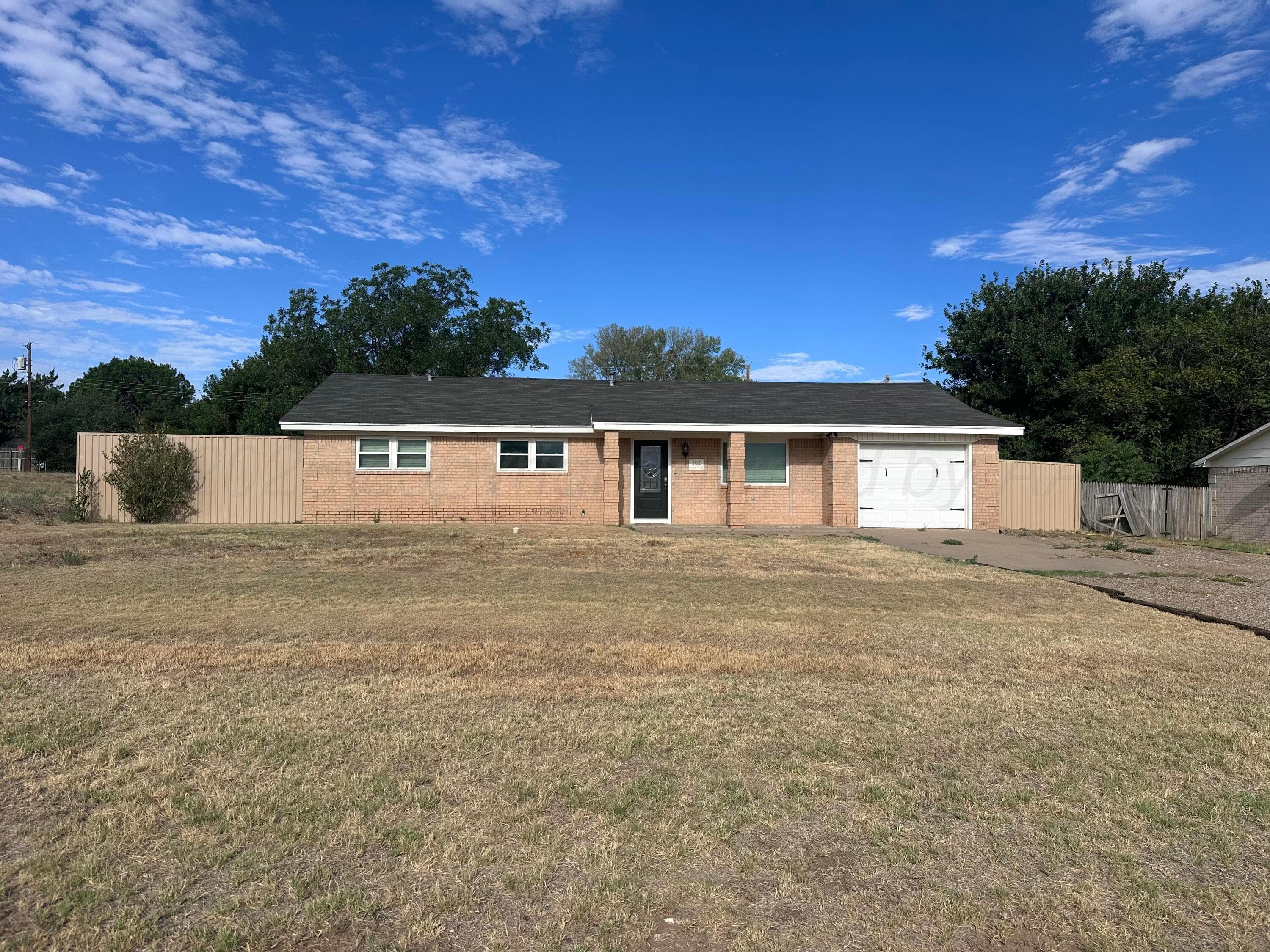 302 Arroyo Verde Drive, Fritch, TX 79036