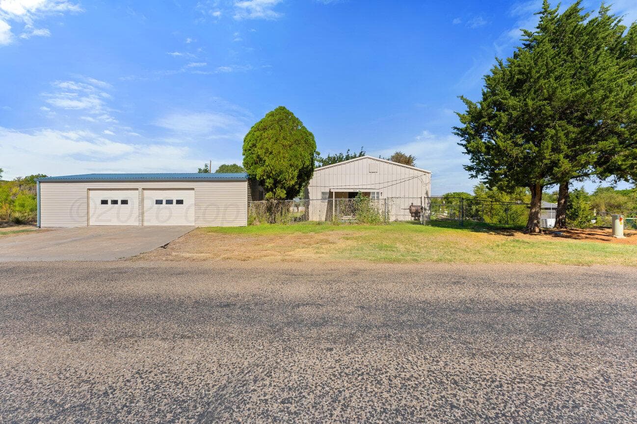 309 Fritch Drive, Fritch, TX 79036