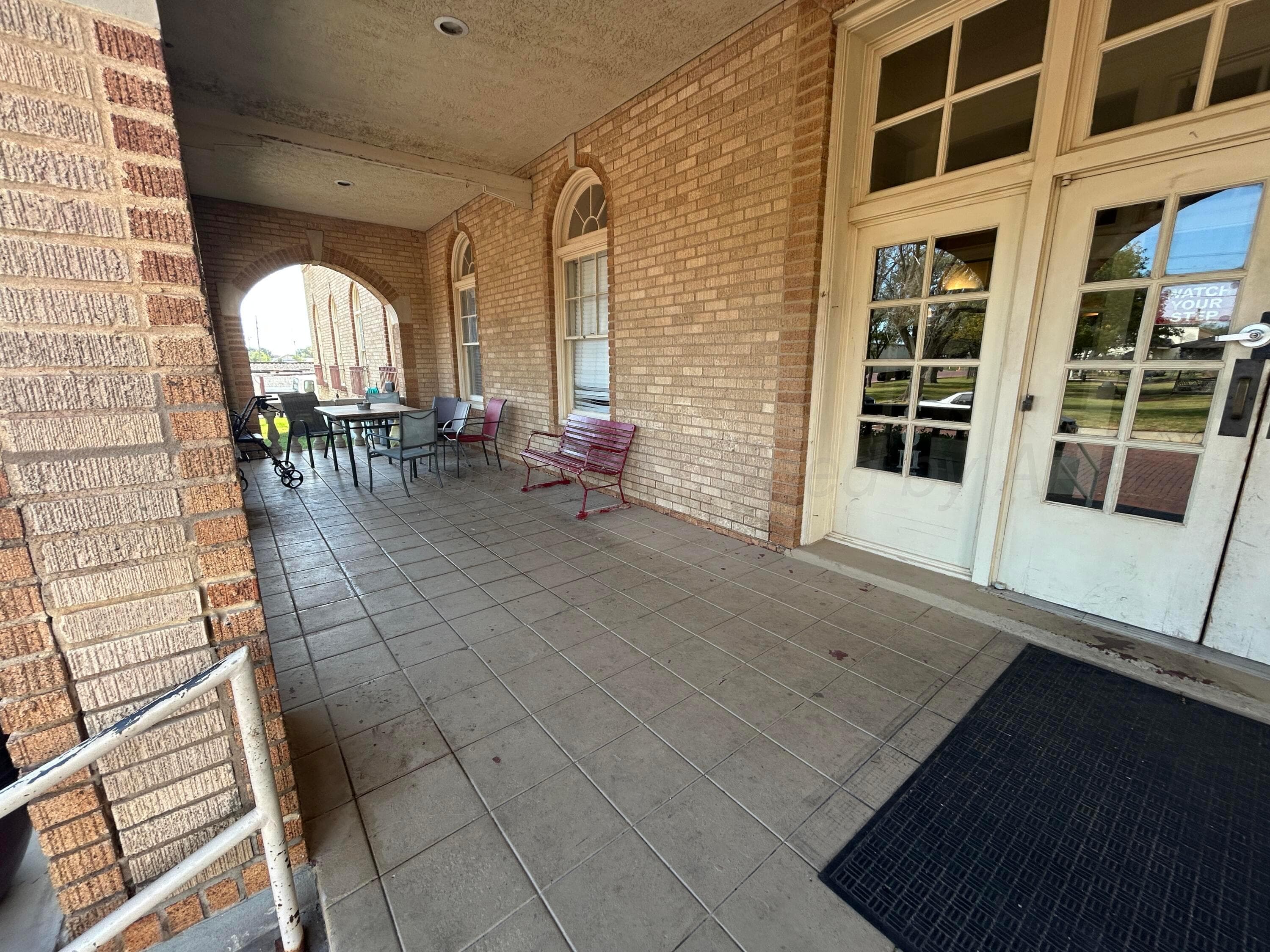 120 S RUSSELL Street, Pampa, TX 79065-6452, photo 3